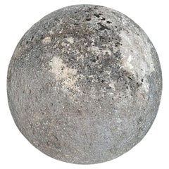 Grande sphère en pierre du 19e siècle