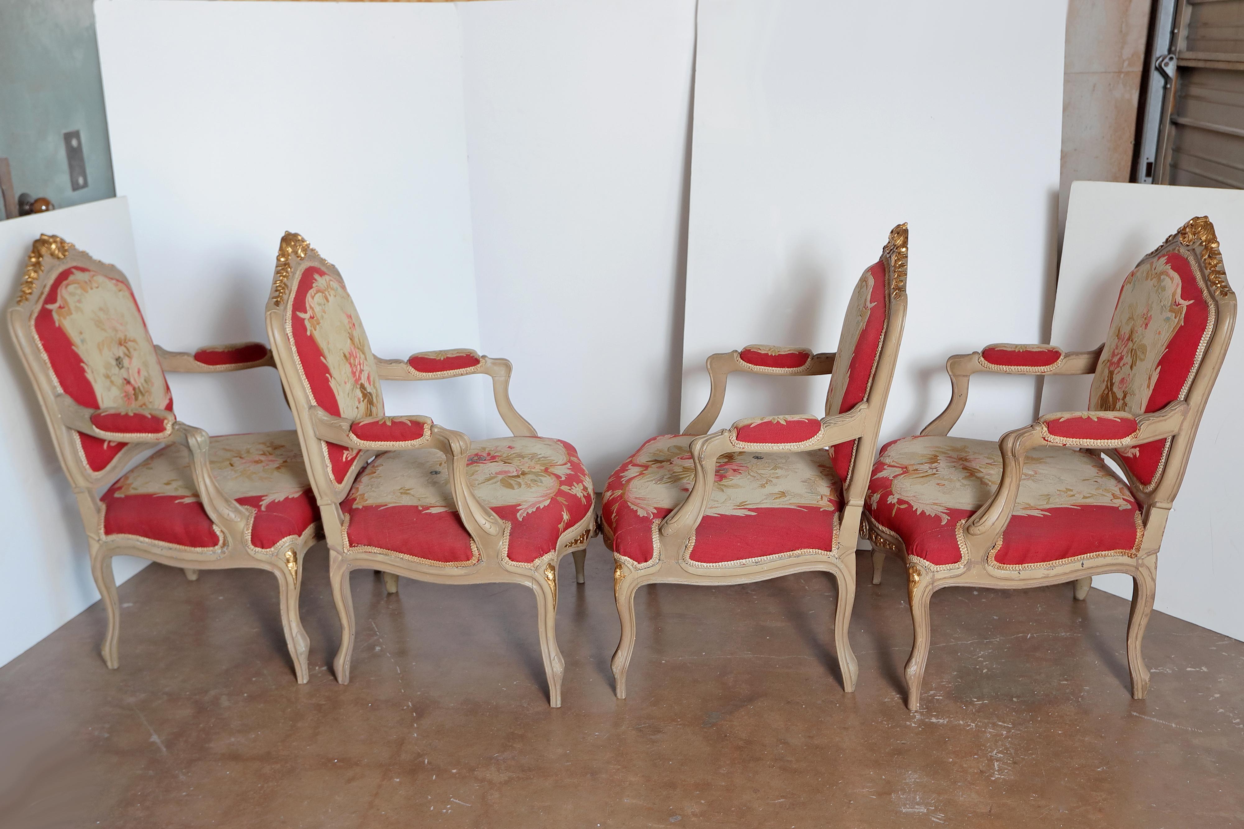 Grande suite de chaises et banquette en tapisserie d'Aubusson de style Louis XV du 19ème siècle en vente 3