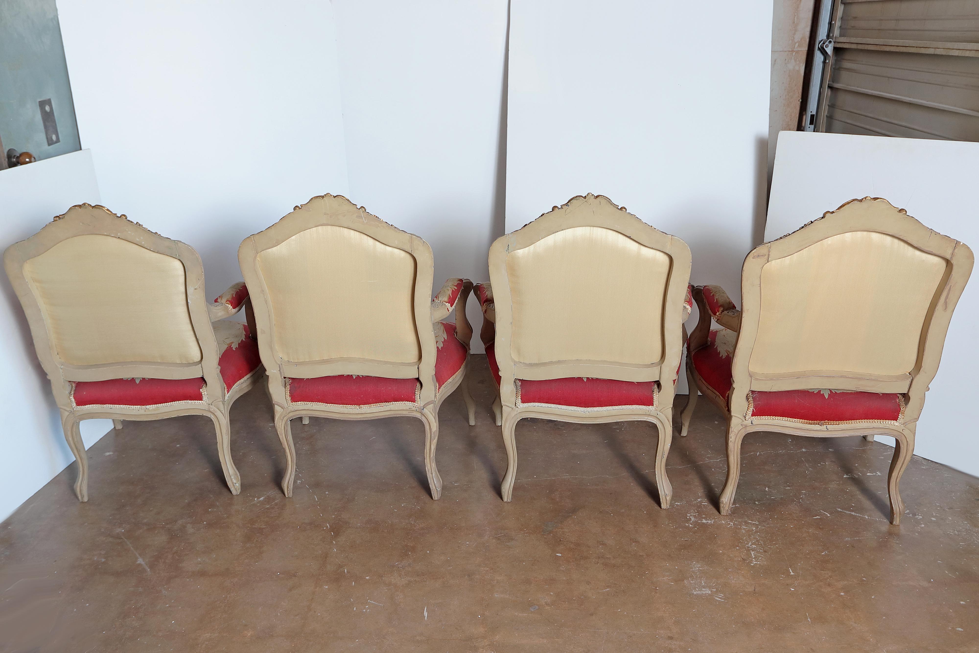 Grande suite de chaises et banquette en tapisserie d'Aubusson de style Louis XV du 19ème siècle en vente 1