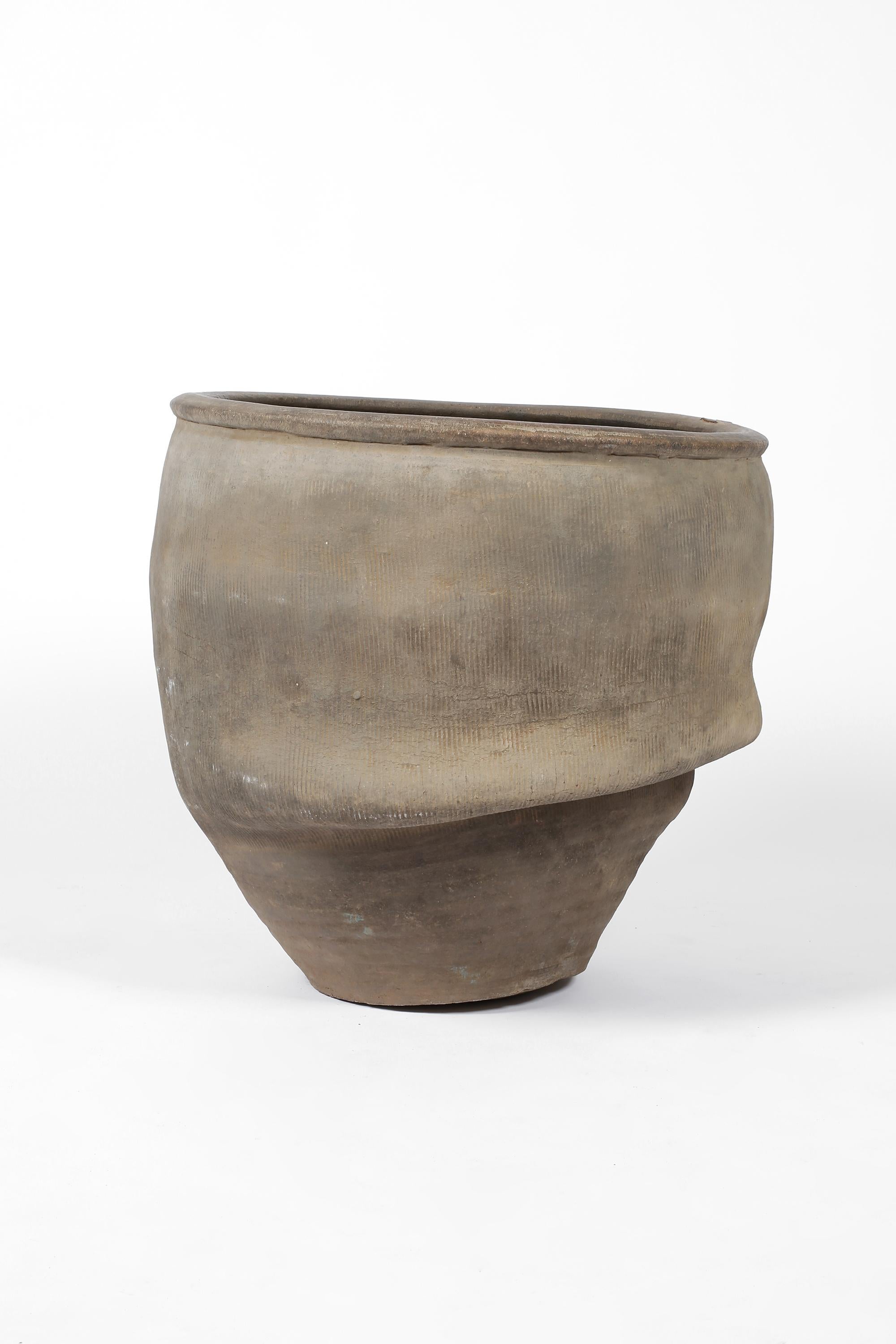 Grande vaso cinese Wabi Sabi del 19° secolo in argilla con pinzature In condizioni buone in vendita a London, GB