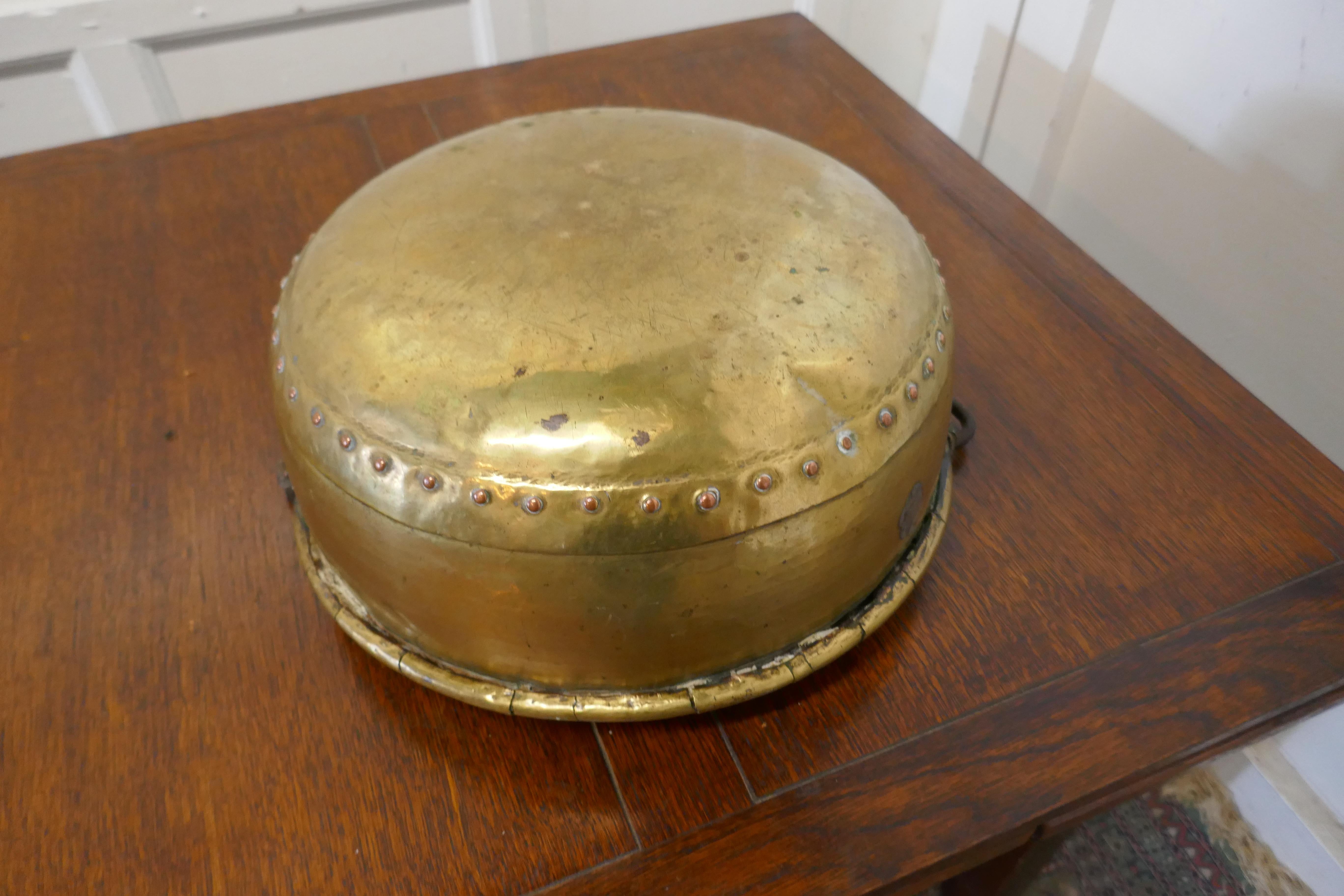 Large 19th Century Swing Handled Brass Pan For Sale 1