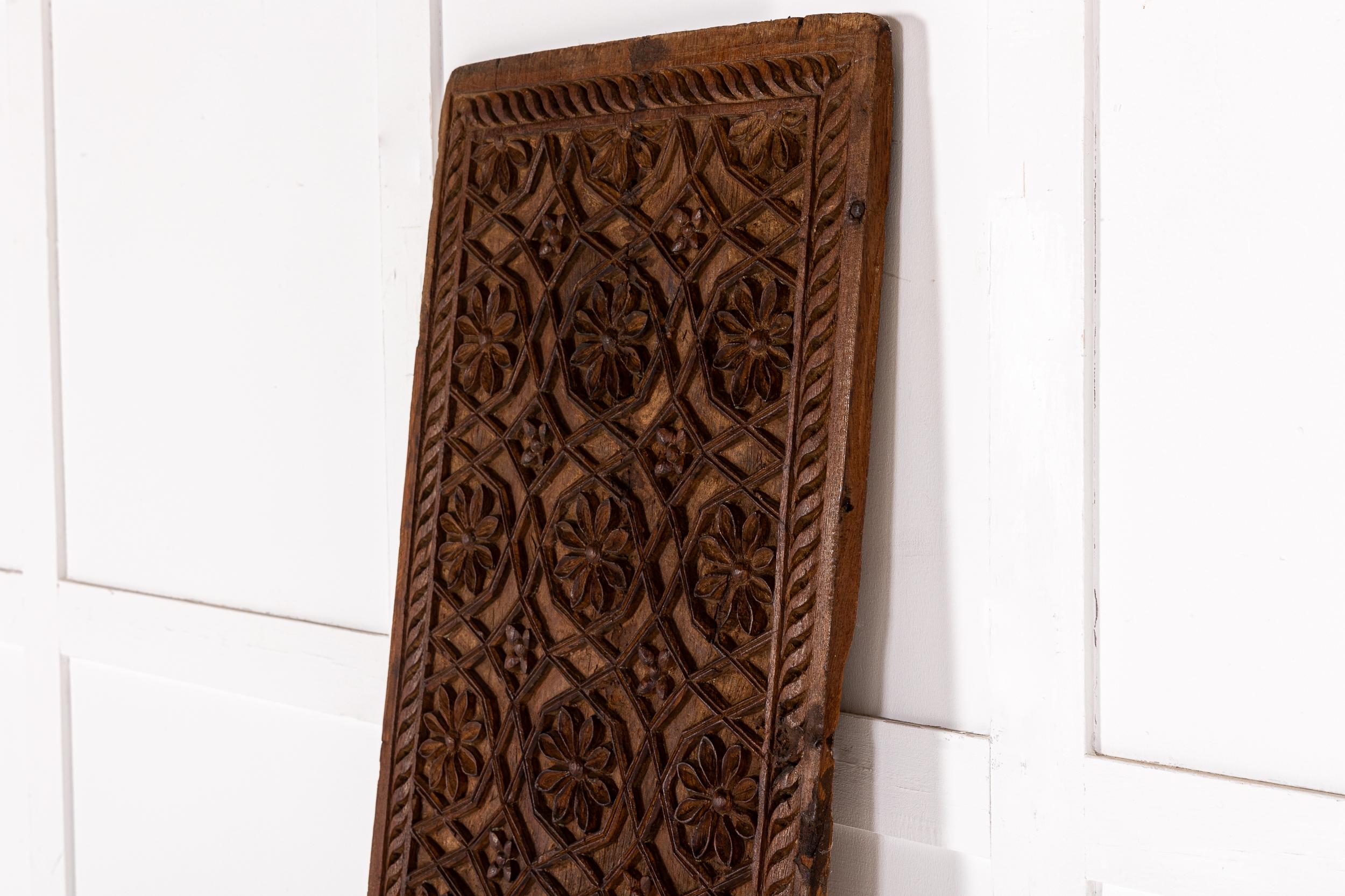 Bois de feuillus Grand panneau de bois dur sculpté syrien du 19ème siècle en vente