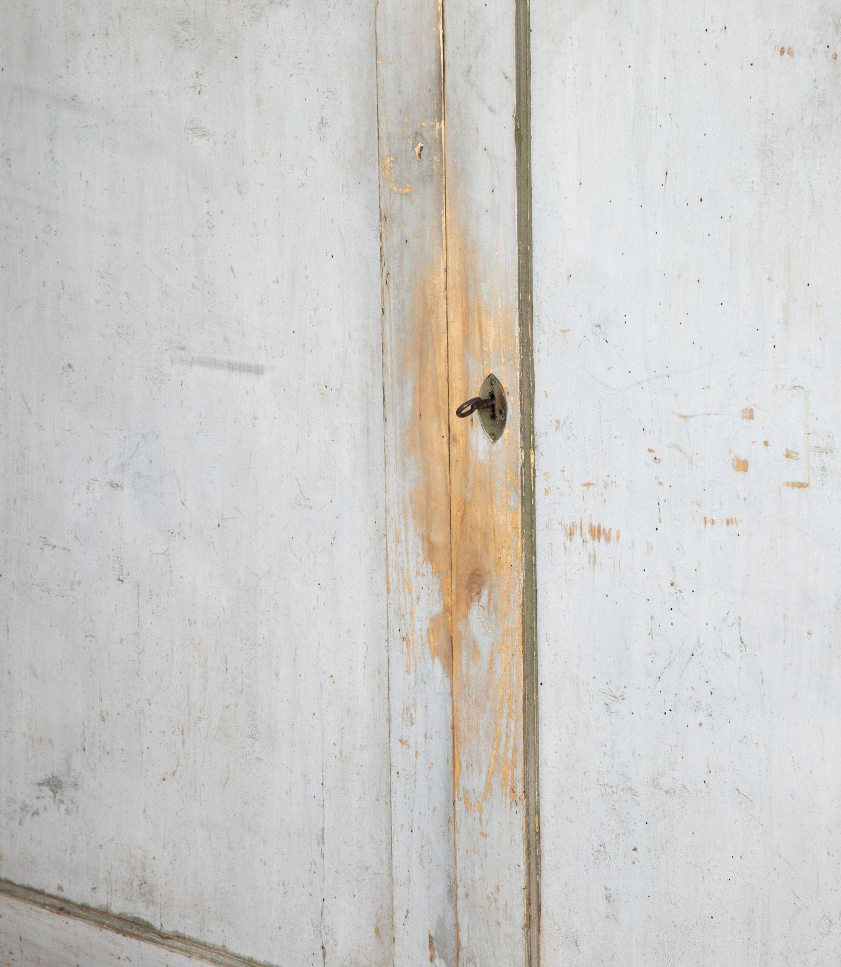 Large 19th Century Tuscan Cupboard in Original Paint In Good Condition For Sale In Gloucestershire, GB