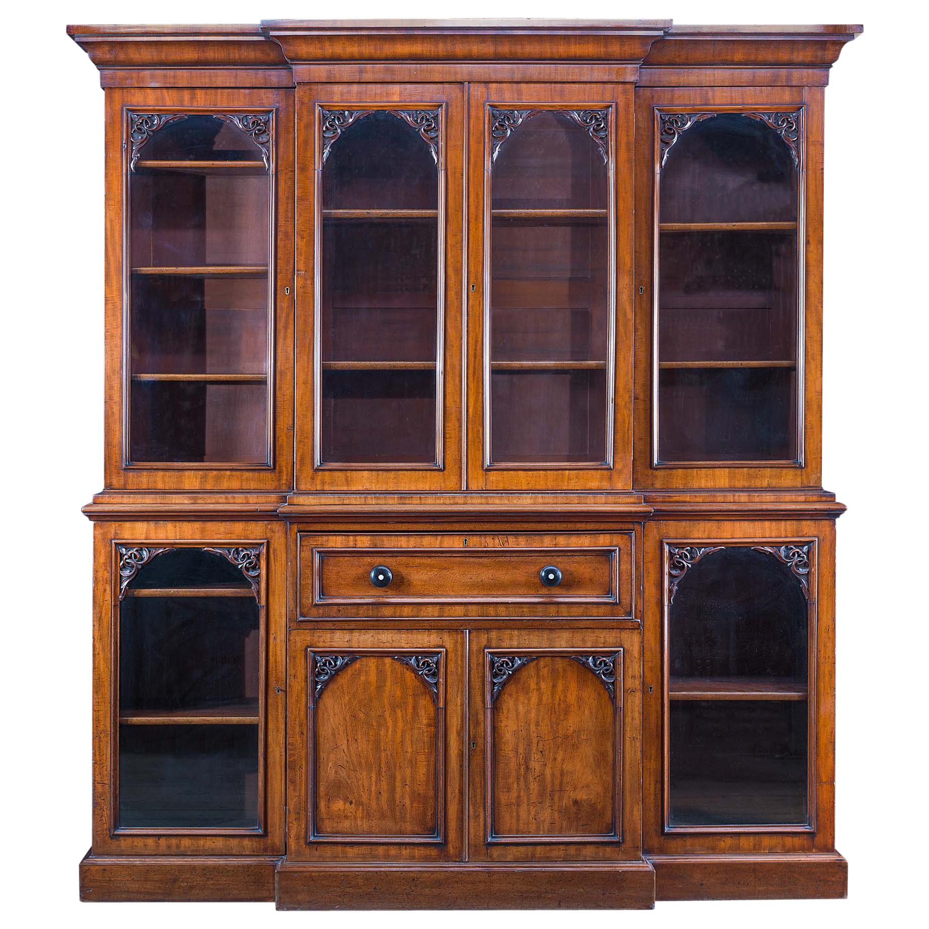 Gran librería victoriana del siglo XIX con portada y secreter integrado