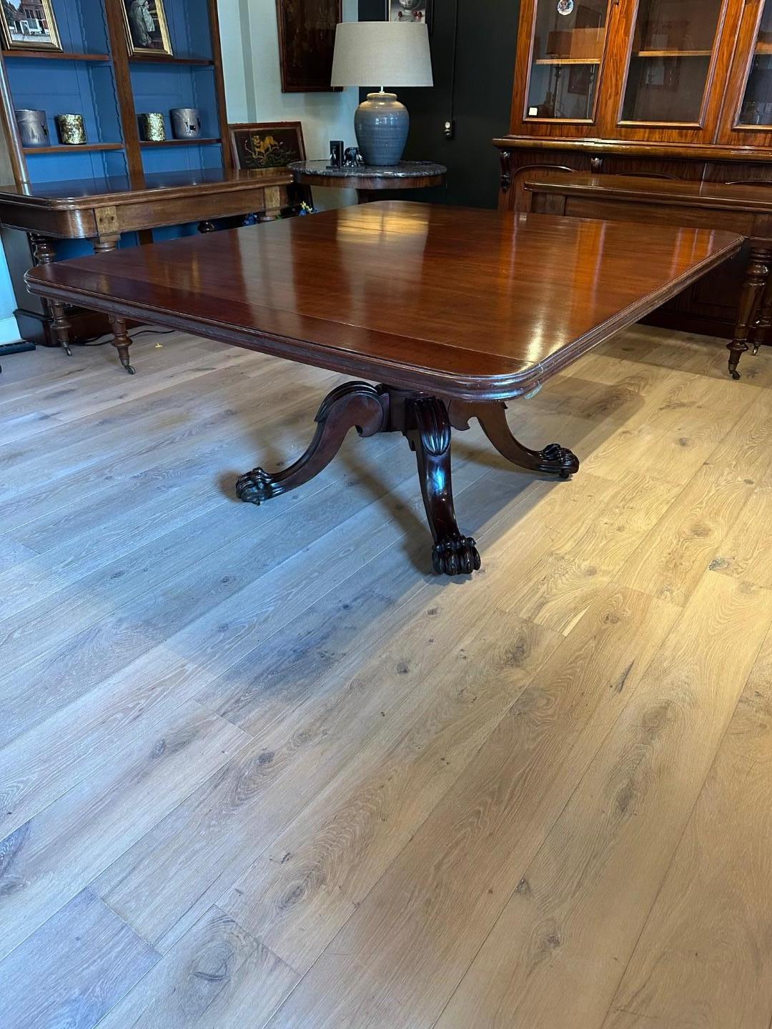 Beautiful antique mahogany dining table with many possibilities. The table consists of several parts. A central table on 1 solid claw leg and 2 more wall tables with which the table can be extended. The table on 1 leg has a size of 160cm x 135cm x