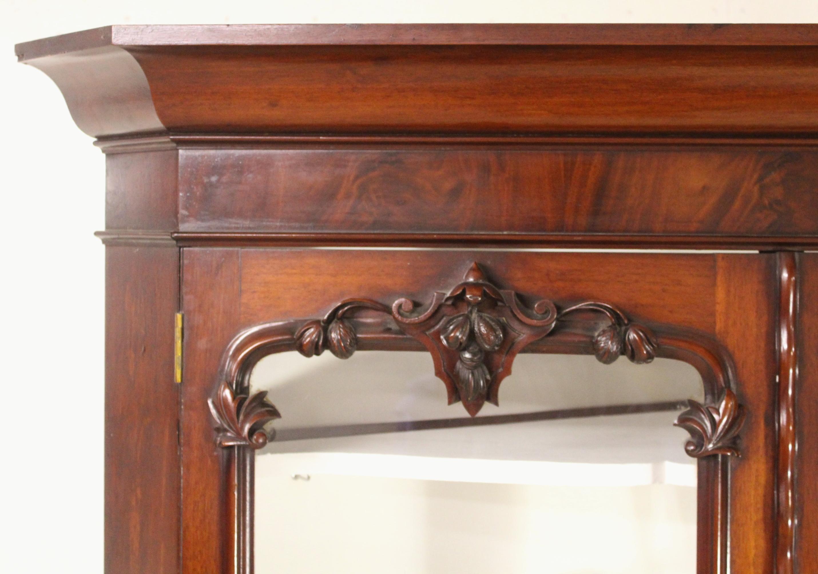 Large 19th Century Victorian Mahogany Corner Cabinet For Sale 6
