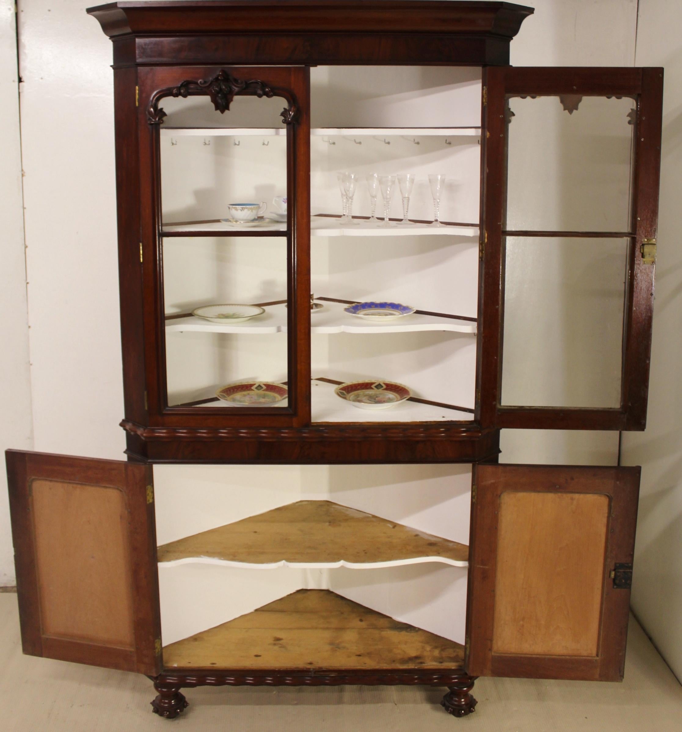 English Large 19th Century Victorian Mahogany Corner Cabinet For Sale