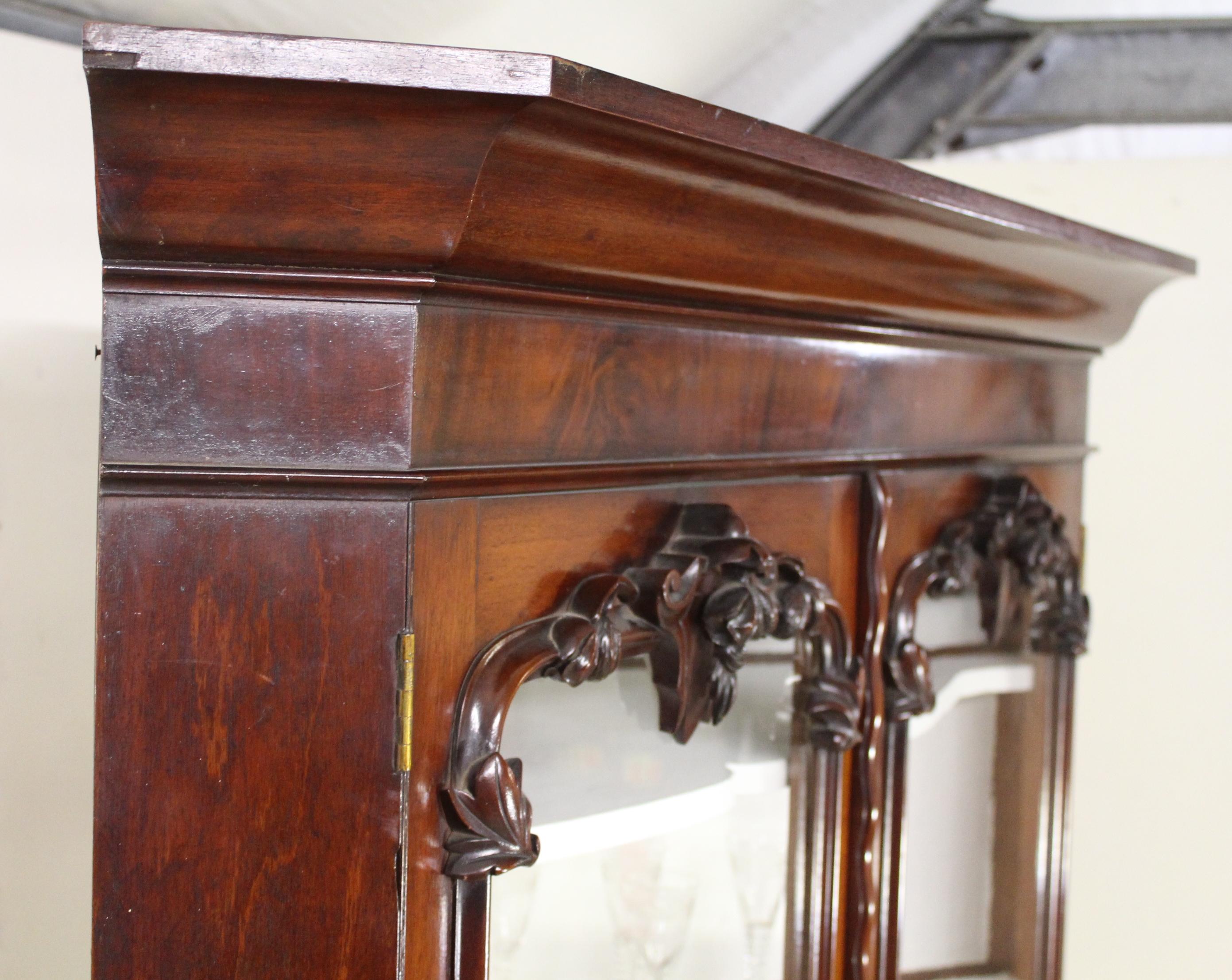 Large 19th Century Victorian Mahogany Corner Cabinet In Good Condition For Sale In Poling, West Sussex