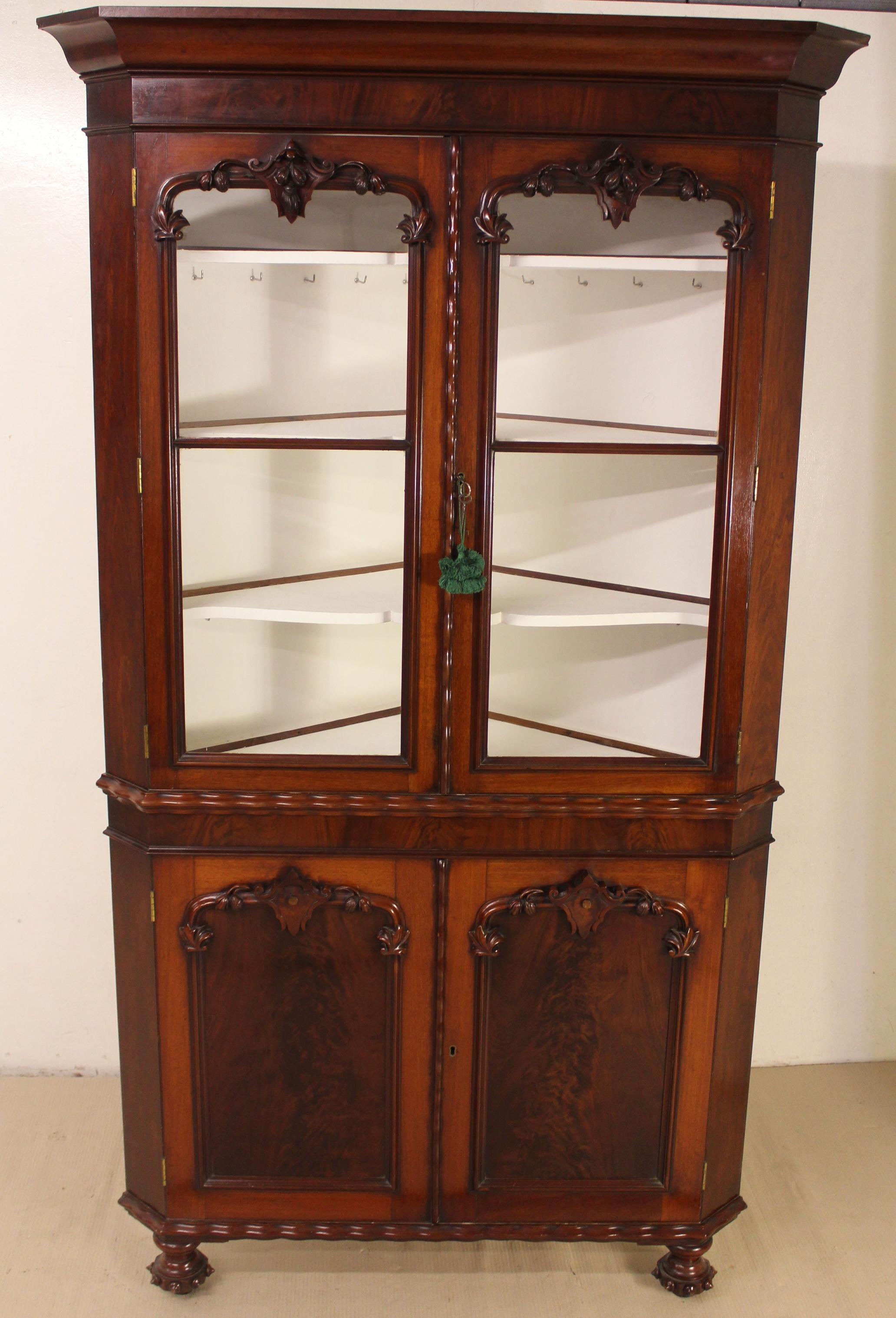 Large 19th Century Victorian Mahogany Corner Cabinet For Sale 2