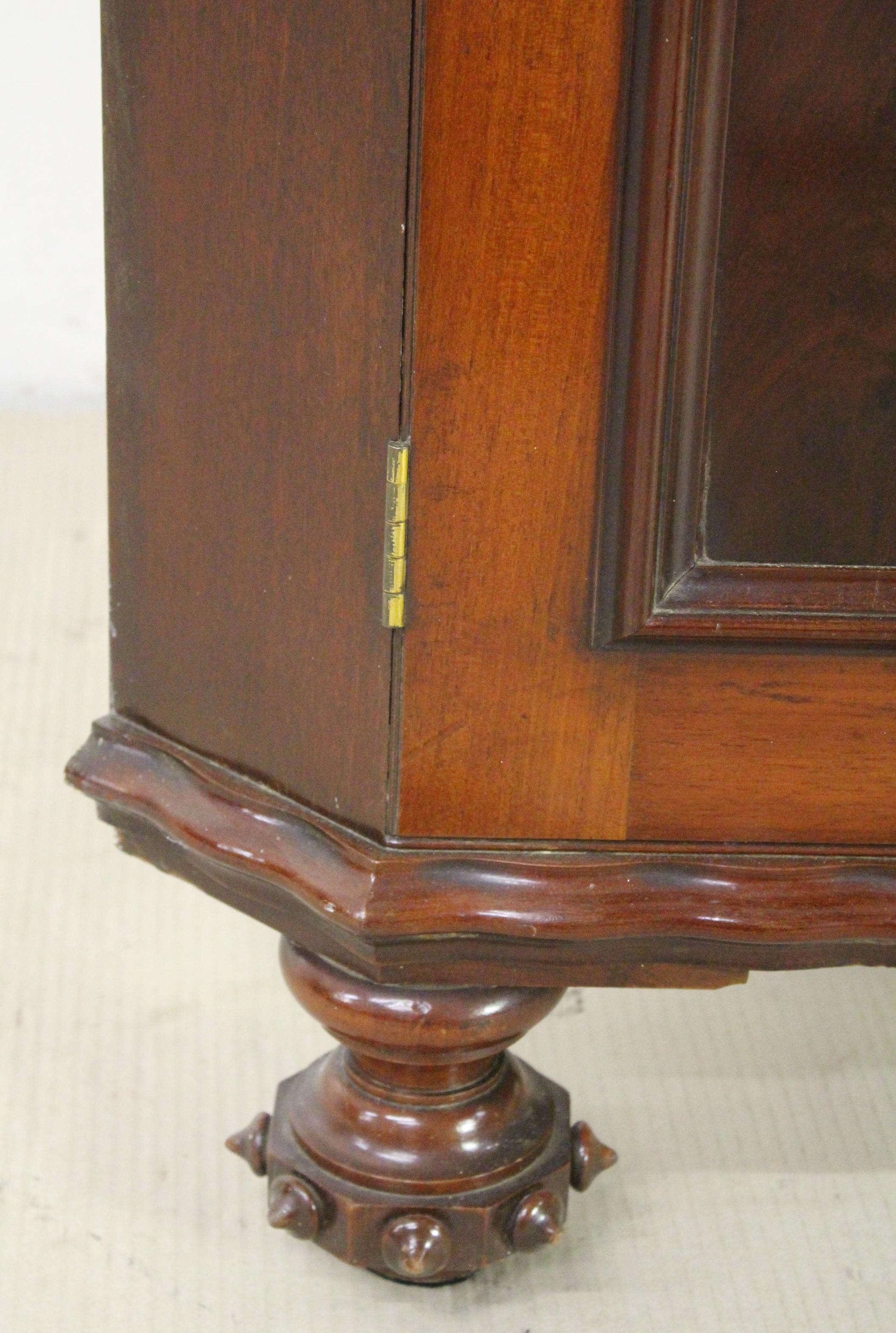 Large 19th Century Victorian Mahogany Corner Cabinet For Sale 4