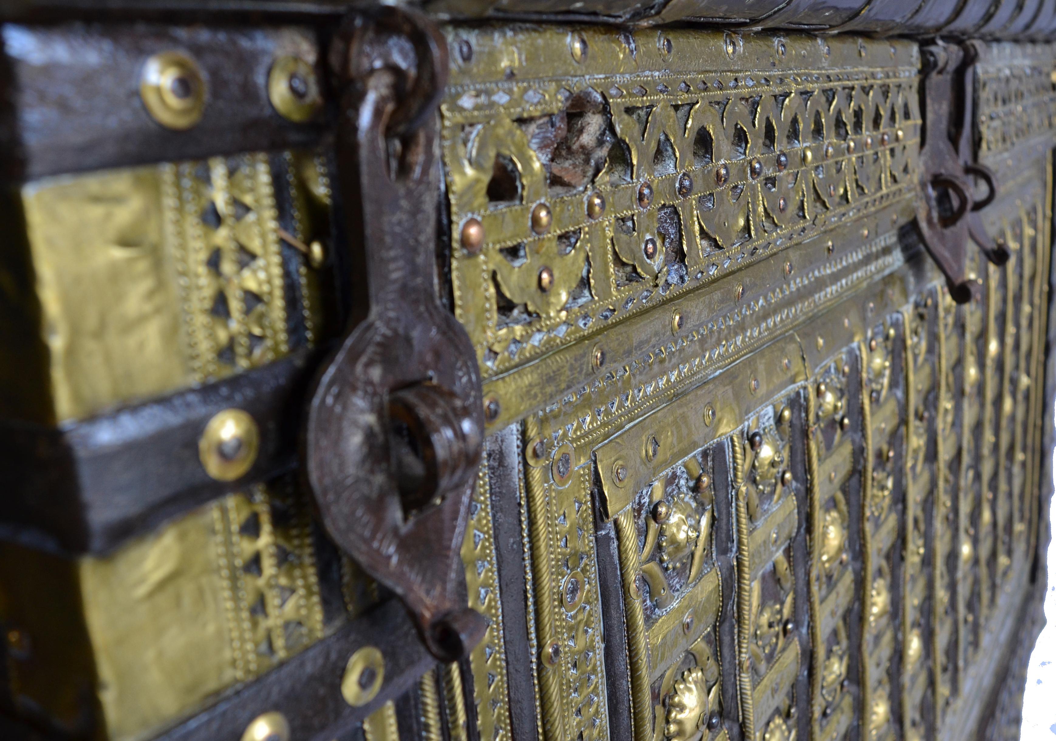 Large 19th Century Walnut Syrian Palace Chest In Good Condition For Sale In Southall, GB