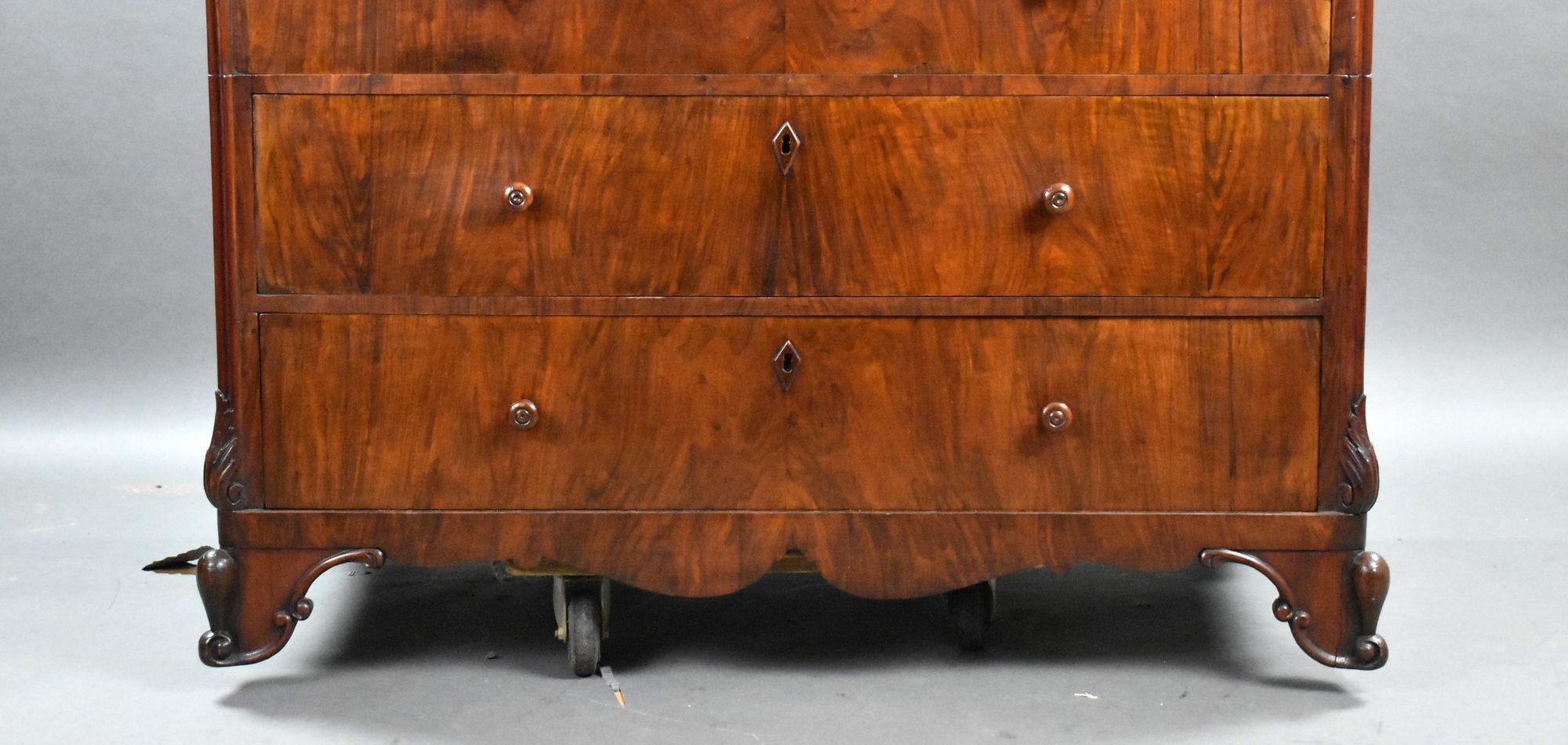 Grand coffre à deux volets en noyer du XIXe siècle Bon état - En vente à Chelmsford, Essex