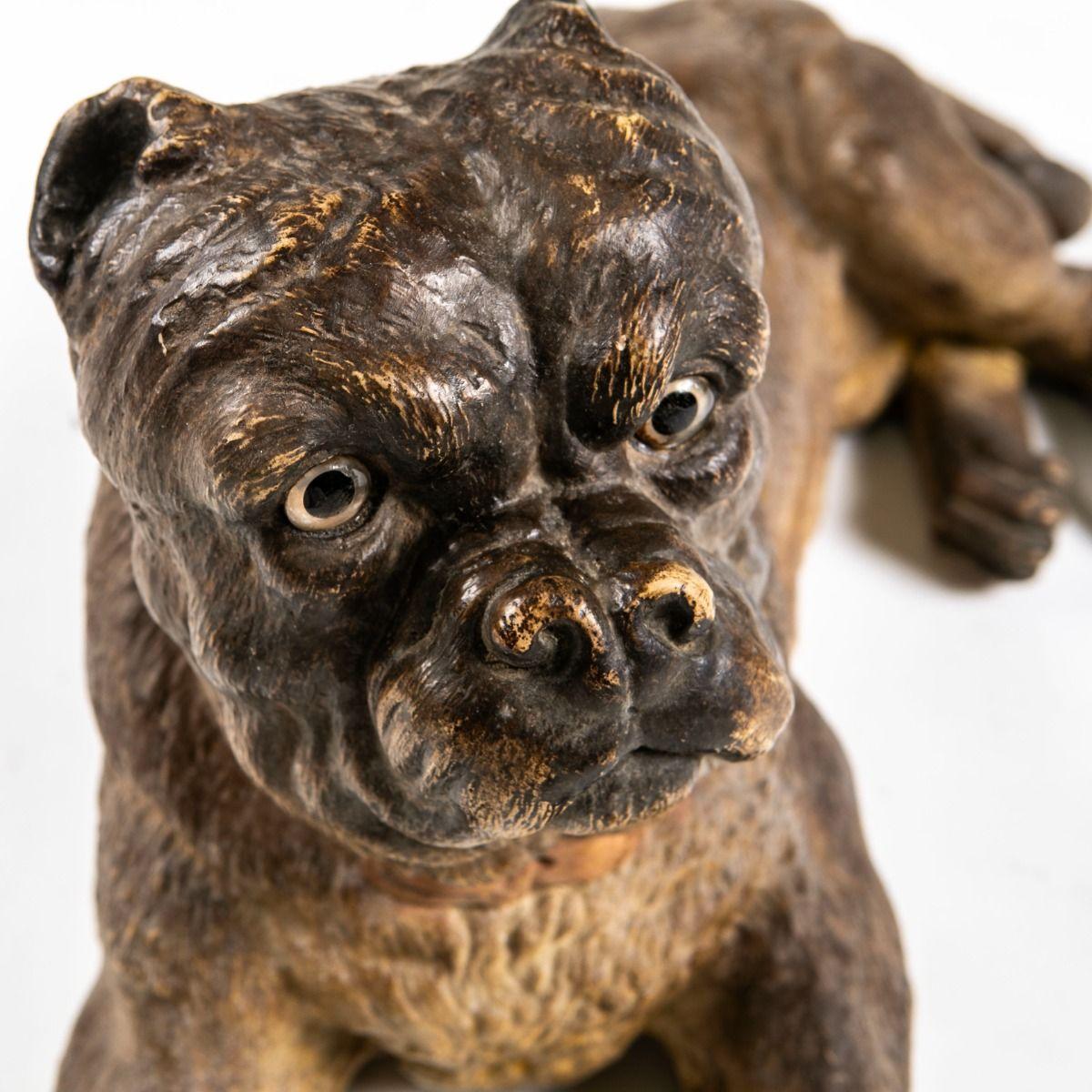 Terracotta Grande scultura di bulldog in terracotta del XIX secolo attribuita a Friedrich Goldscheider in vendita