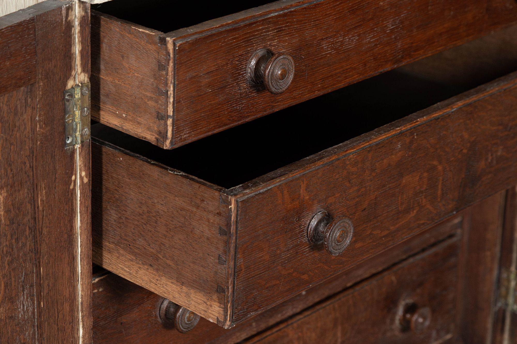 Grande armoire de ménage en chêne anglais blanchi du 19e siècle en vente 5