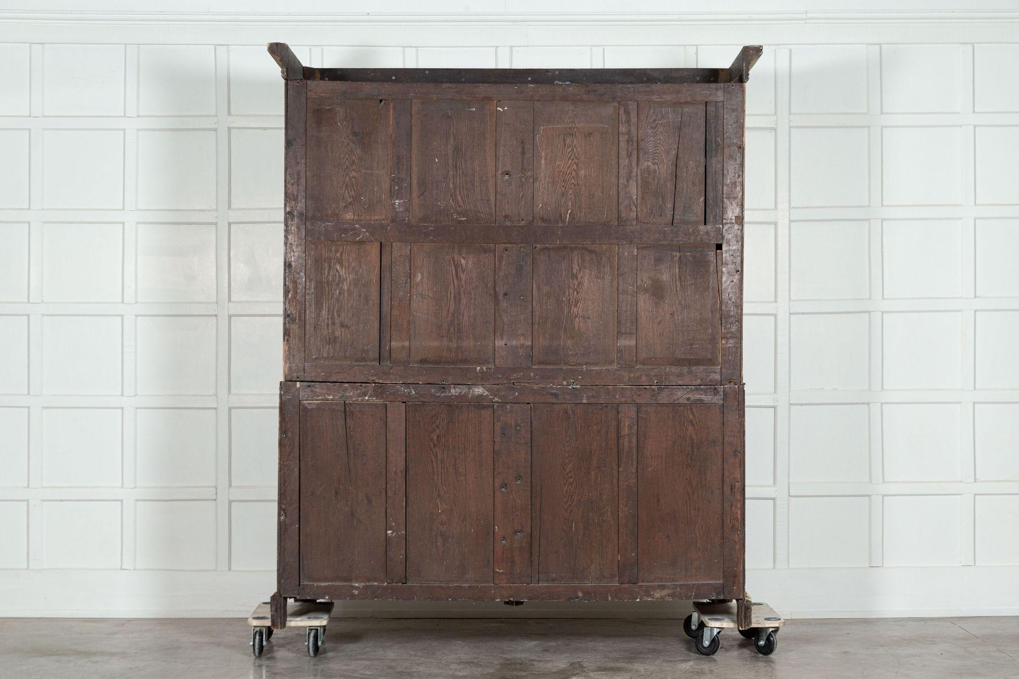 Grande armoire de ménage en chêne anglais blanchi du 19e siècle en vente 6