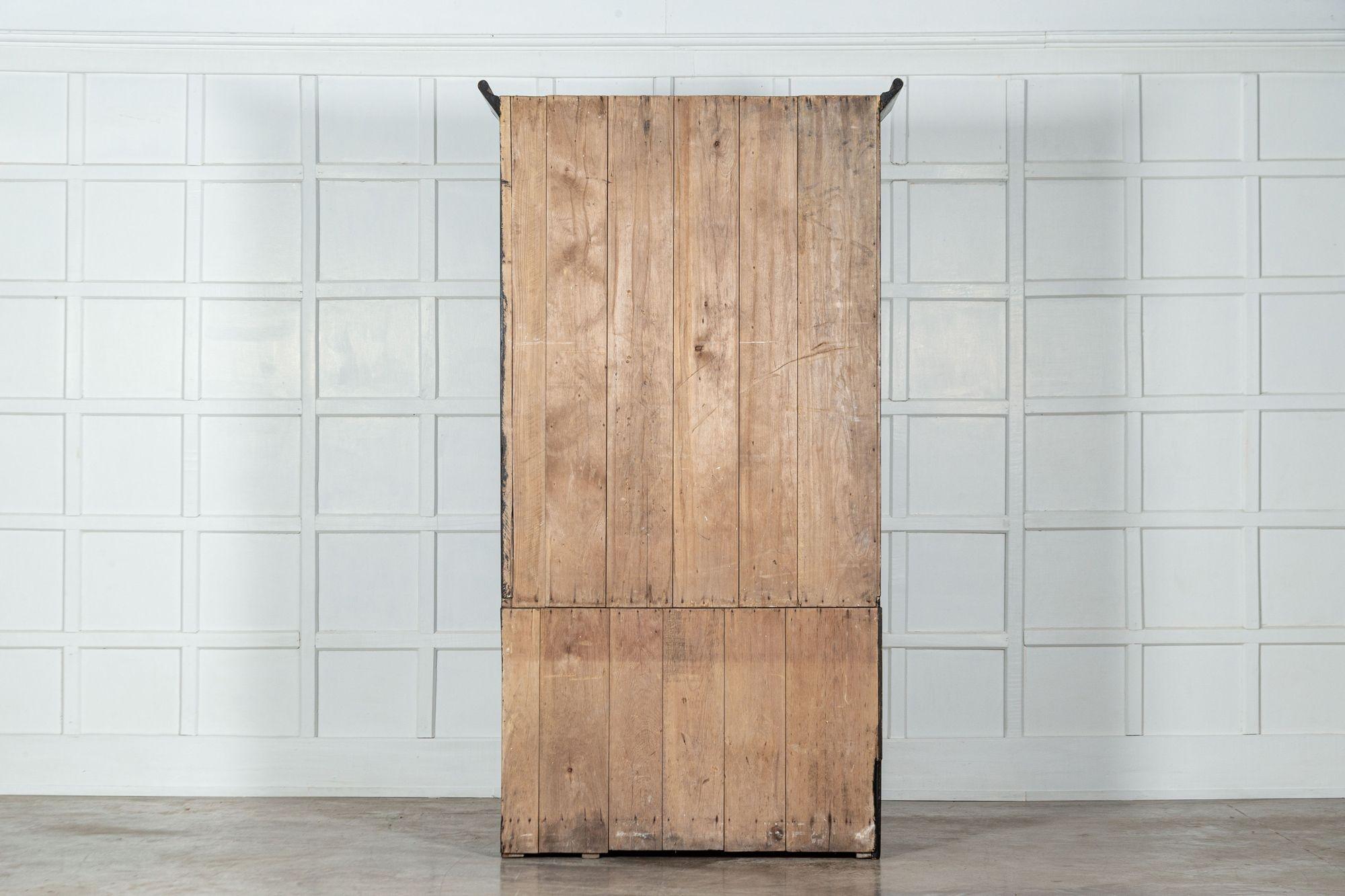 Grande armoire de ménage en pin anglais ébonisé du 19e siècle en vente 6