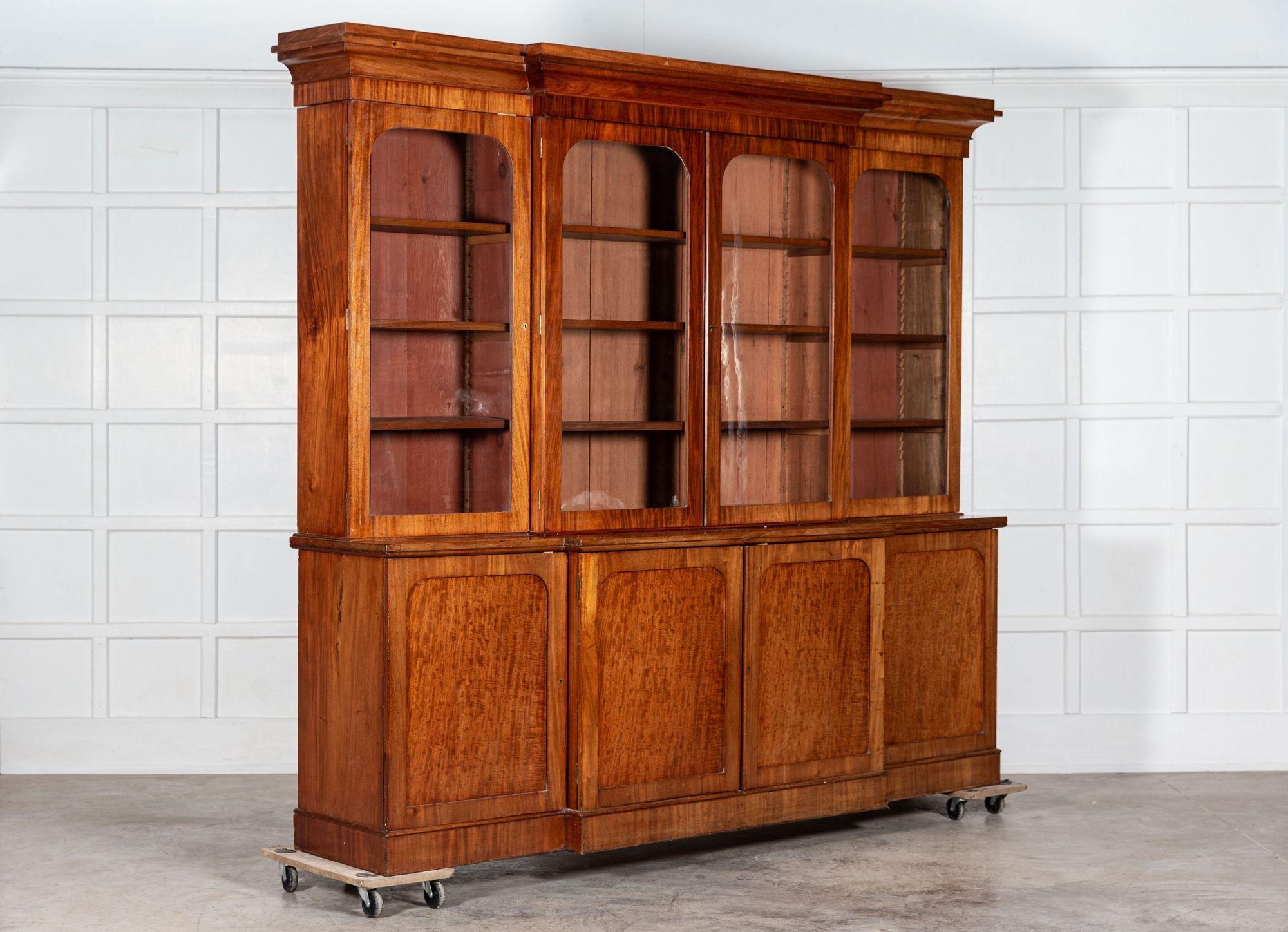 Large 19thC English Breakfront Glazed Mahogany Collectors Cabinet / Bookcase In Good Condition For Sale In Staffordshire, GB