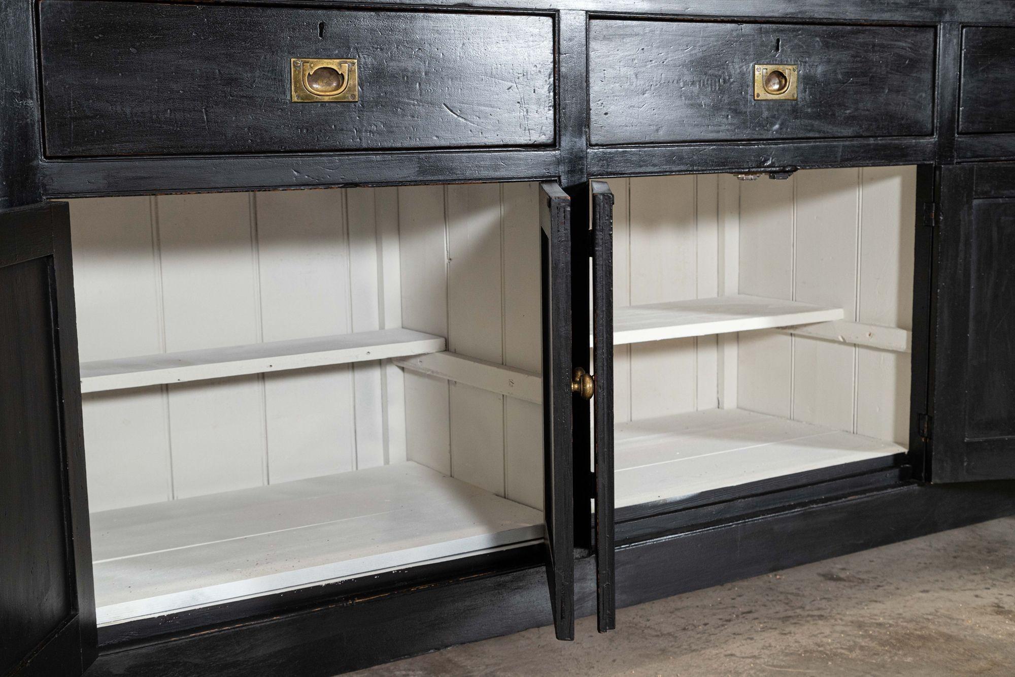Große 19. Jahrhundert Englisch Land Ebonised Pine Dresser Base im Angebot 5