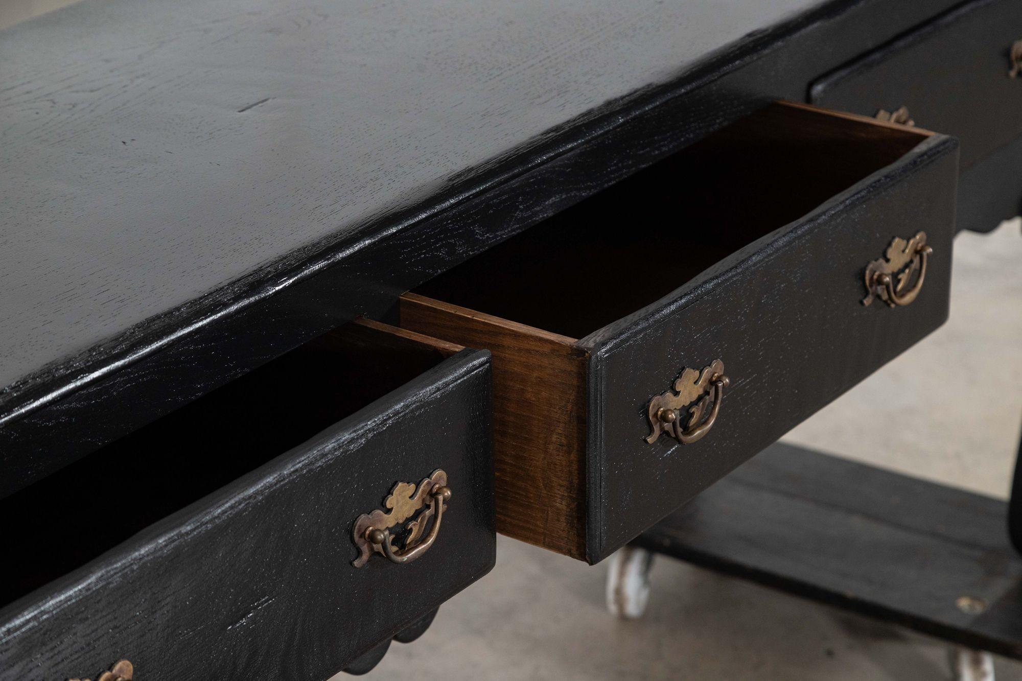 Grande base de commode en chêne ébonisé et laqué anglais du 19e siècle en vente 6