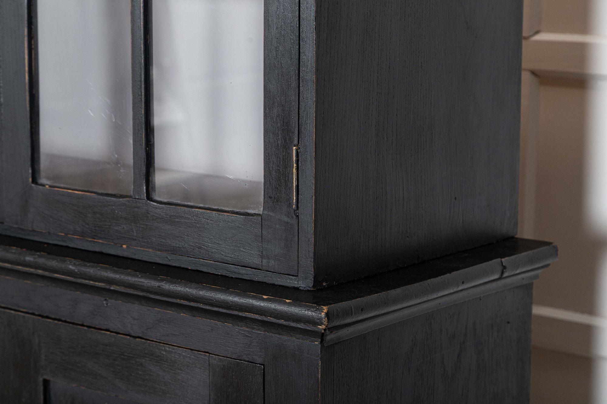 Grande armoire en chêne ébénisterie anglaise du 19ème siècle en vente 5