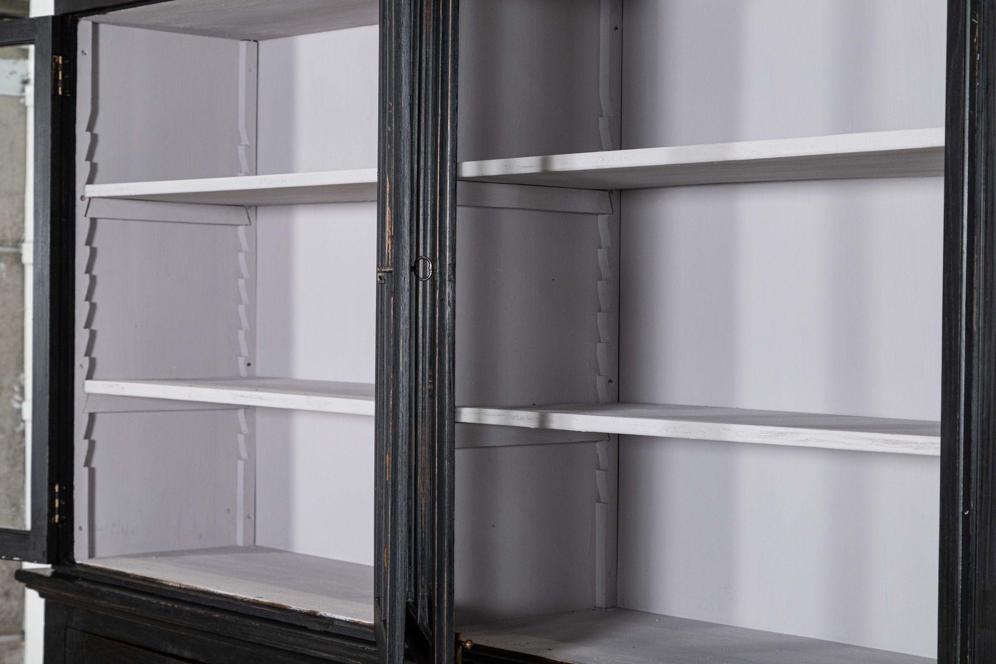 Grande armoire en chêne ébénisterie anglaise du 19ème siècle en vente 6