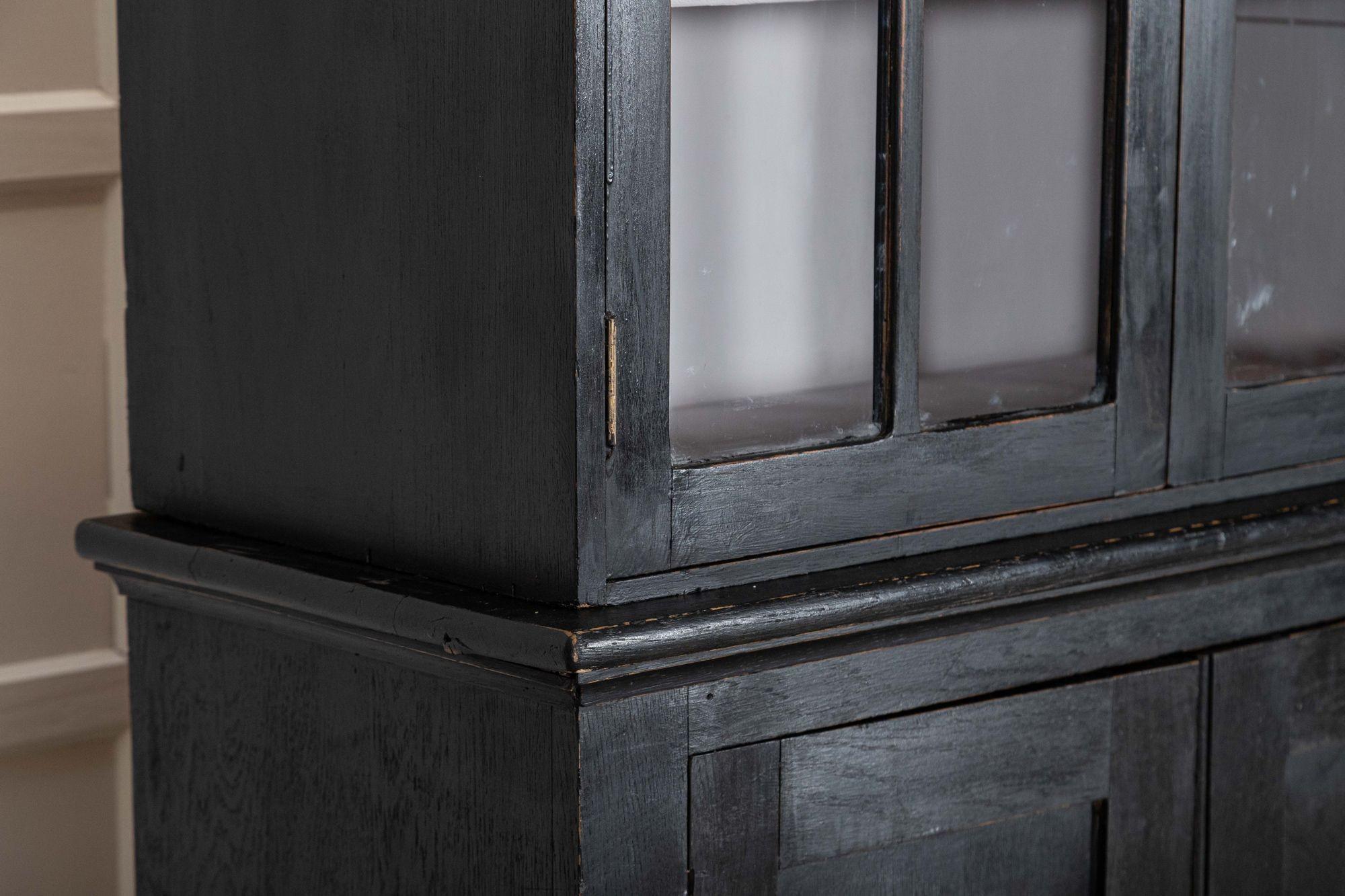 Grande armoire en chêne ébénisterie anglaise du 19ème siècle en vente 7