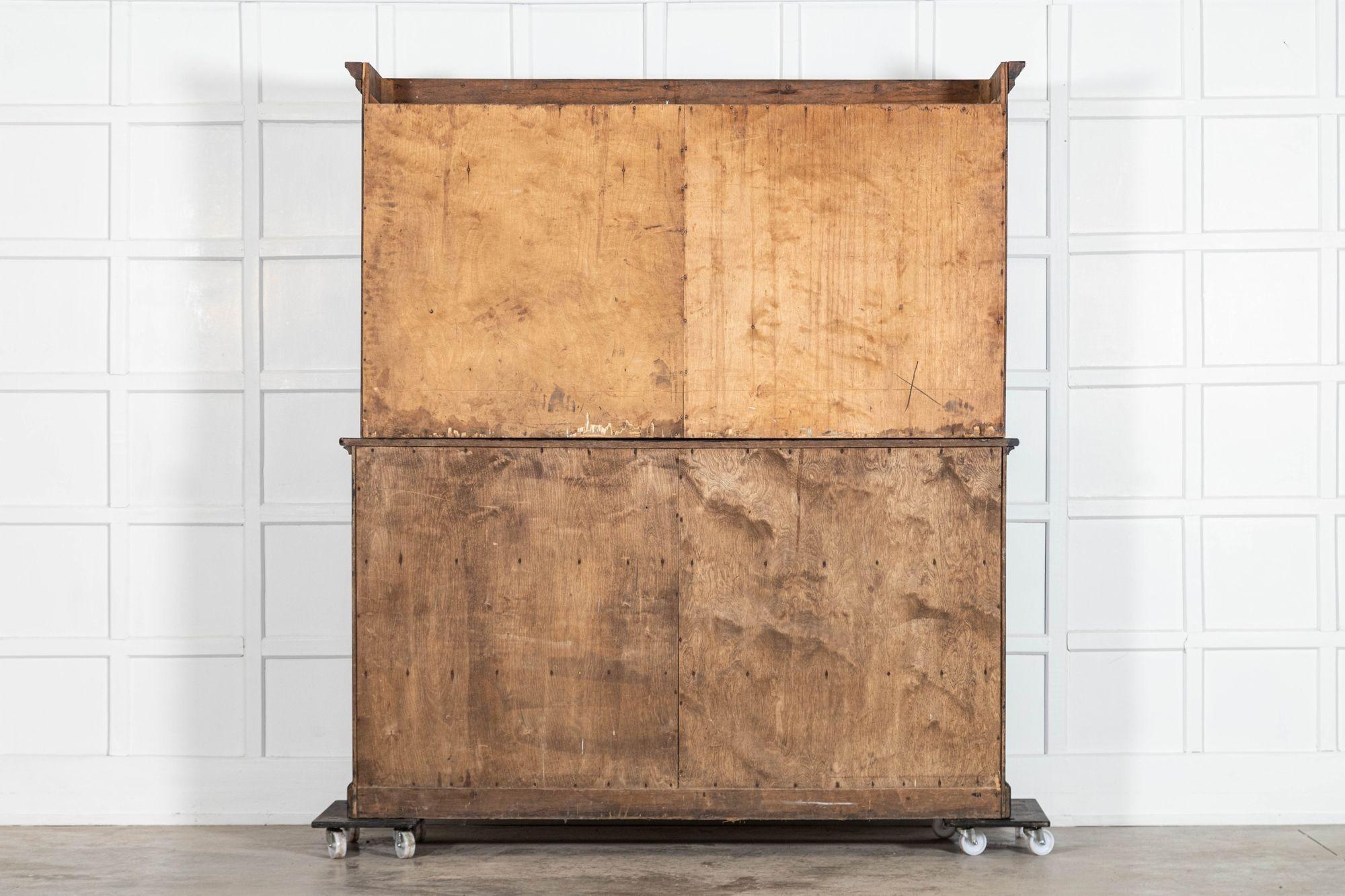 Grande armoire en chêne ébénisterie anglaise du 19ème siècle en vente 13