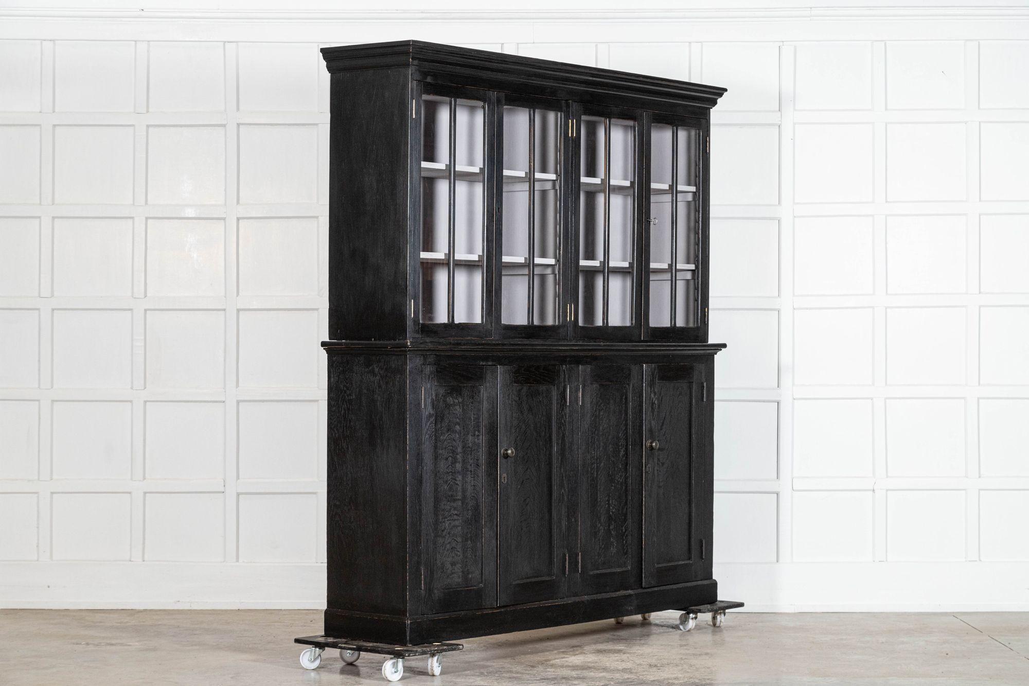 Grande armoire en chêne ébénisterie anglaise du 19ème siècle Bon état - En vente à Staffordshire, GB