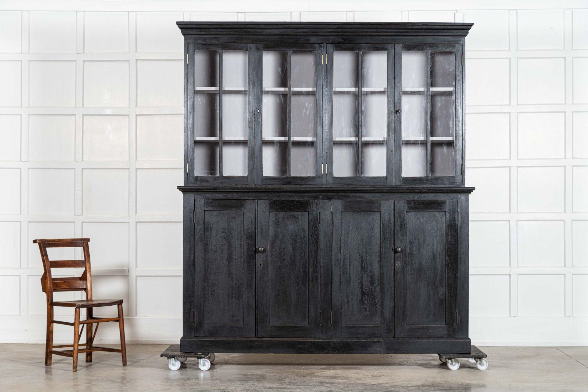 XIXe siècle Grande armoire en chêne ébénisterie anglaise du 19ème siècle en vente