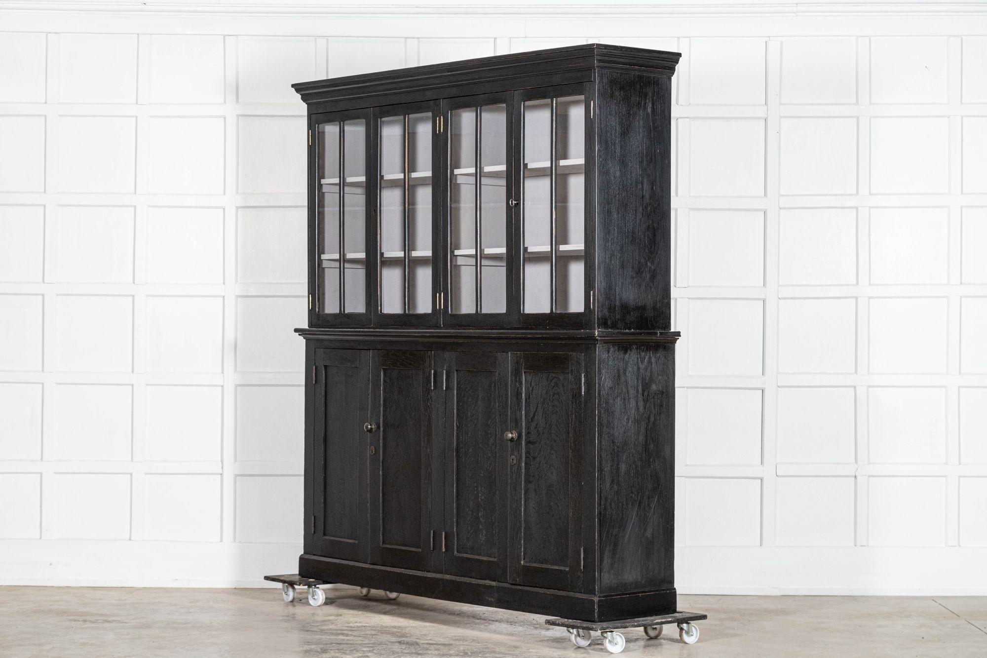 Chêne Grande armoire en chêne ébénisterie anglaise du 19ème siècle en vente