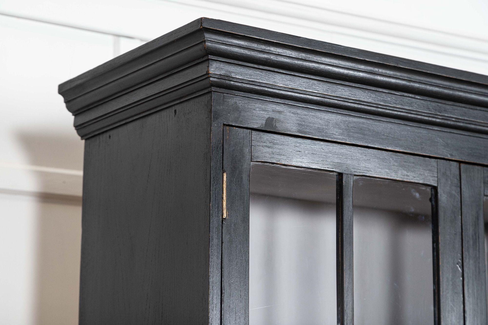 Grande armoire en chêne ébénisterie anglaise du 19ème siècle en vente 3