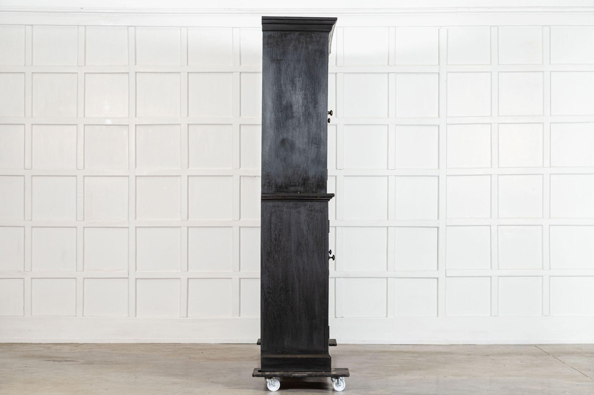 Grande armadio inglese del XIX secolo in Oak Oak ebanizzato e smaltato in vendita 4