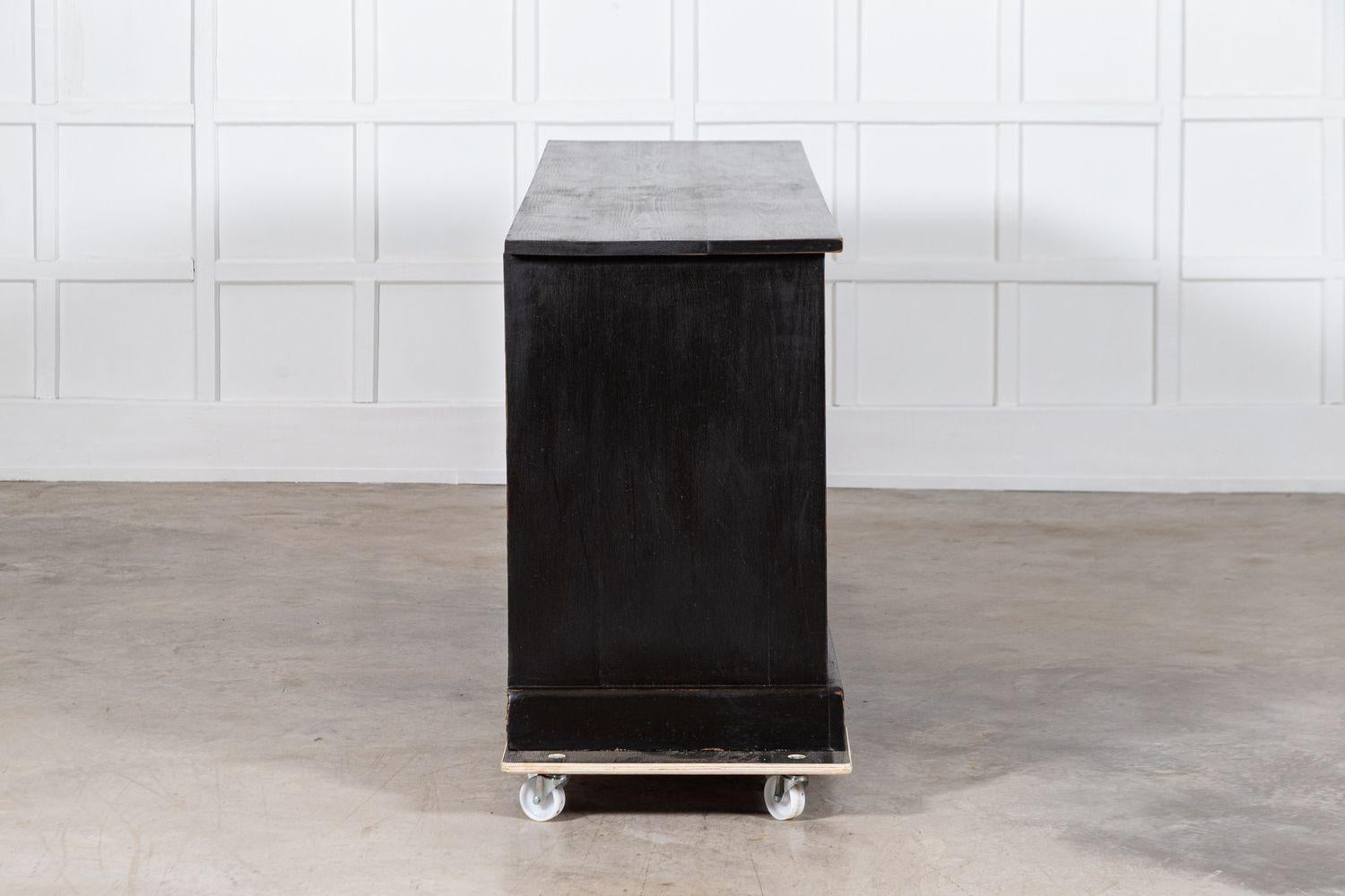 Grande base de commode en pin ébonisé anglais du 19e siècle en vente 5