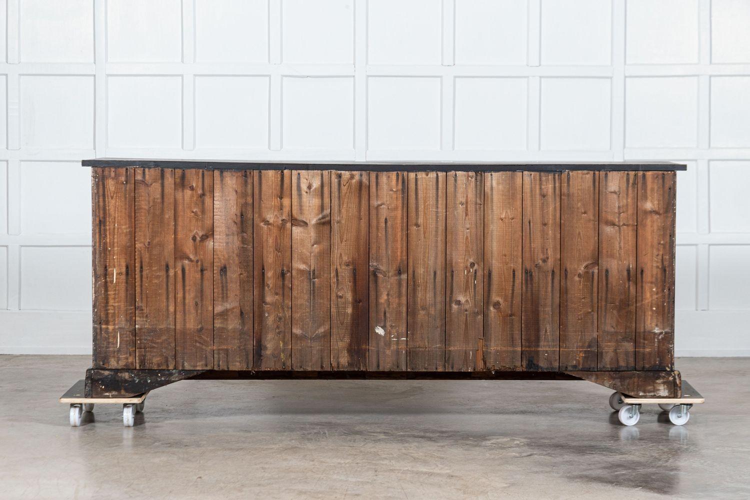 Grande base de commode en pin ébonisé anglais du 19e siècle en vente 8
