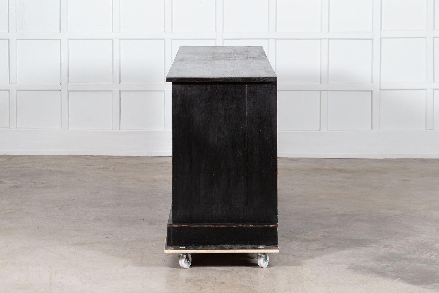 Grande base de commode en pin ébonisé anglais du 19e siècle en vente 3