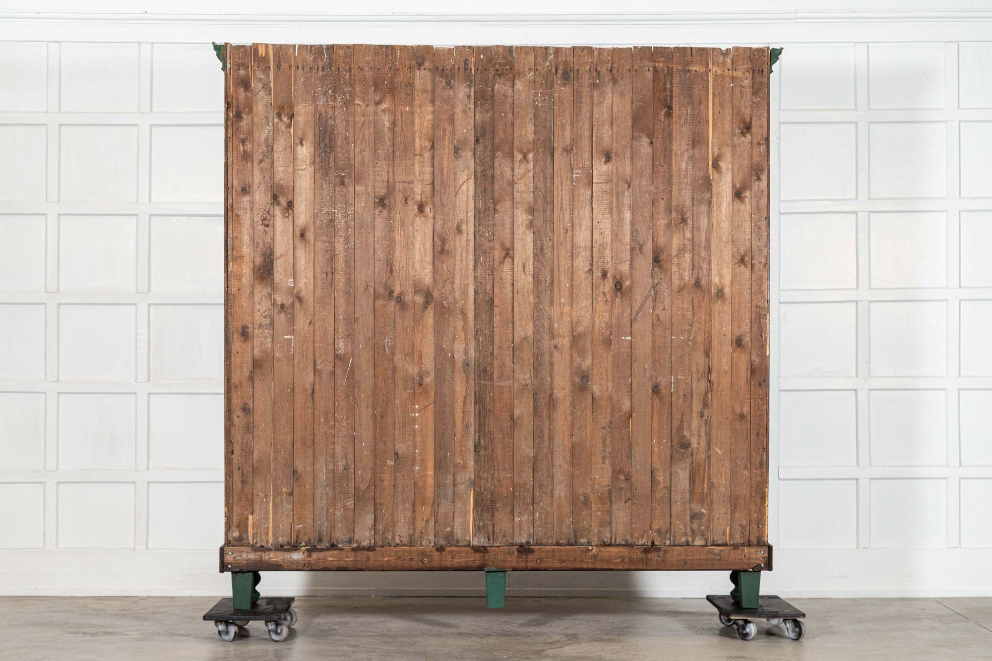 Grande libreria inglese del XIX secolo in pino smaltato e verniciato in vendita 8