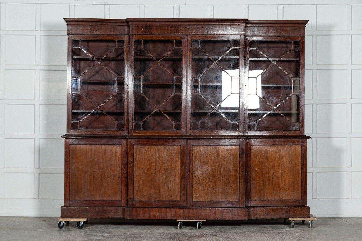 Large 19thC English Mahogany Astragal Glazed Breakfront Bookcase In Good Condition For Sale In Staffordshire, GB