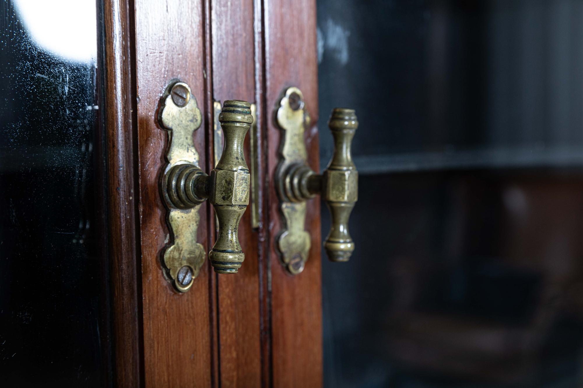 Acajou Grande armoire d'apothicaire vitrée en acajou anglais du XIXe siècle en vente