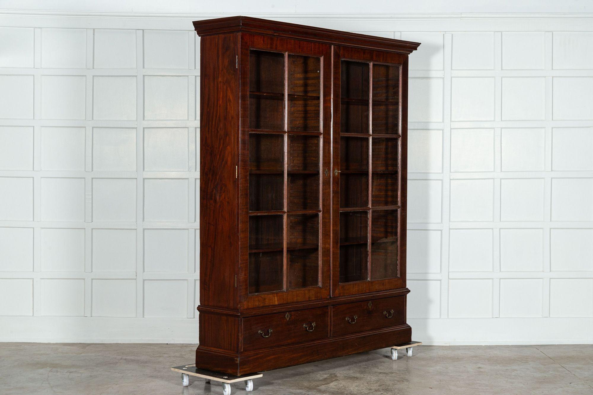 Large 19thC English Mahogany Glazed Bookcase In Good Condition For Sale In Staffordshire, GB
