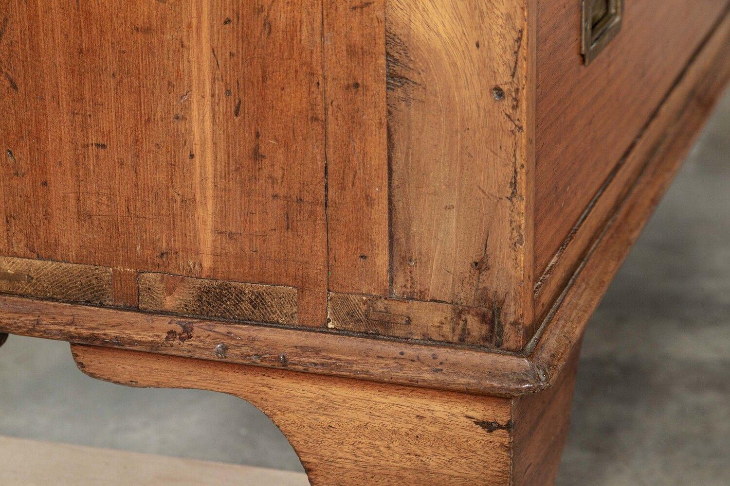 Grande base de commode à 6 tiroirs en chêne anglais du XIXe siècle en vente 8