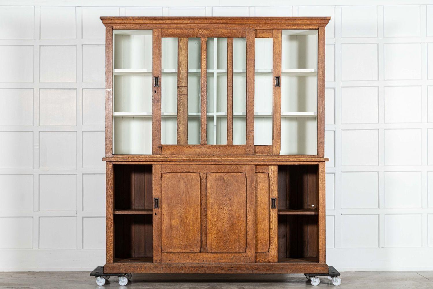 Quercia Grande mobile dispensa del XIX secolo in Oak Oak smaltato in vendita