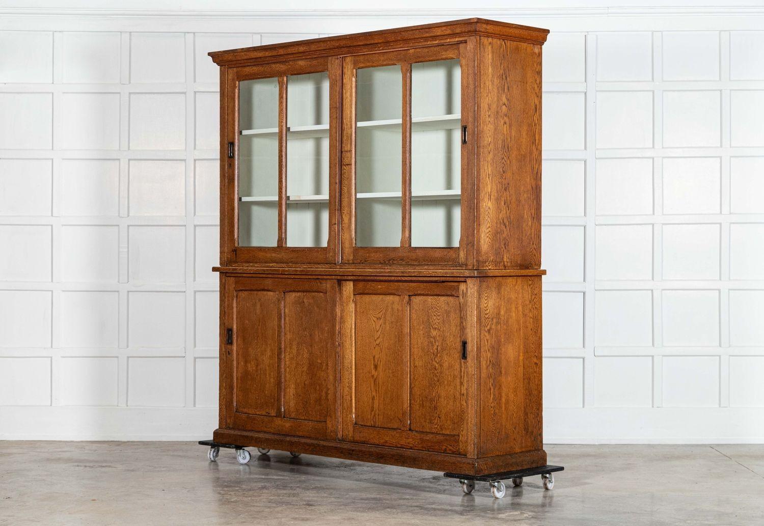 Grande mobile dispensa del XIX secolo in Oak Oak smaltato in vendita 1