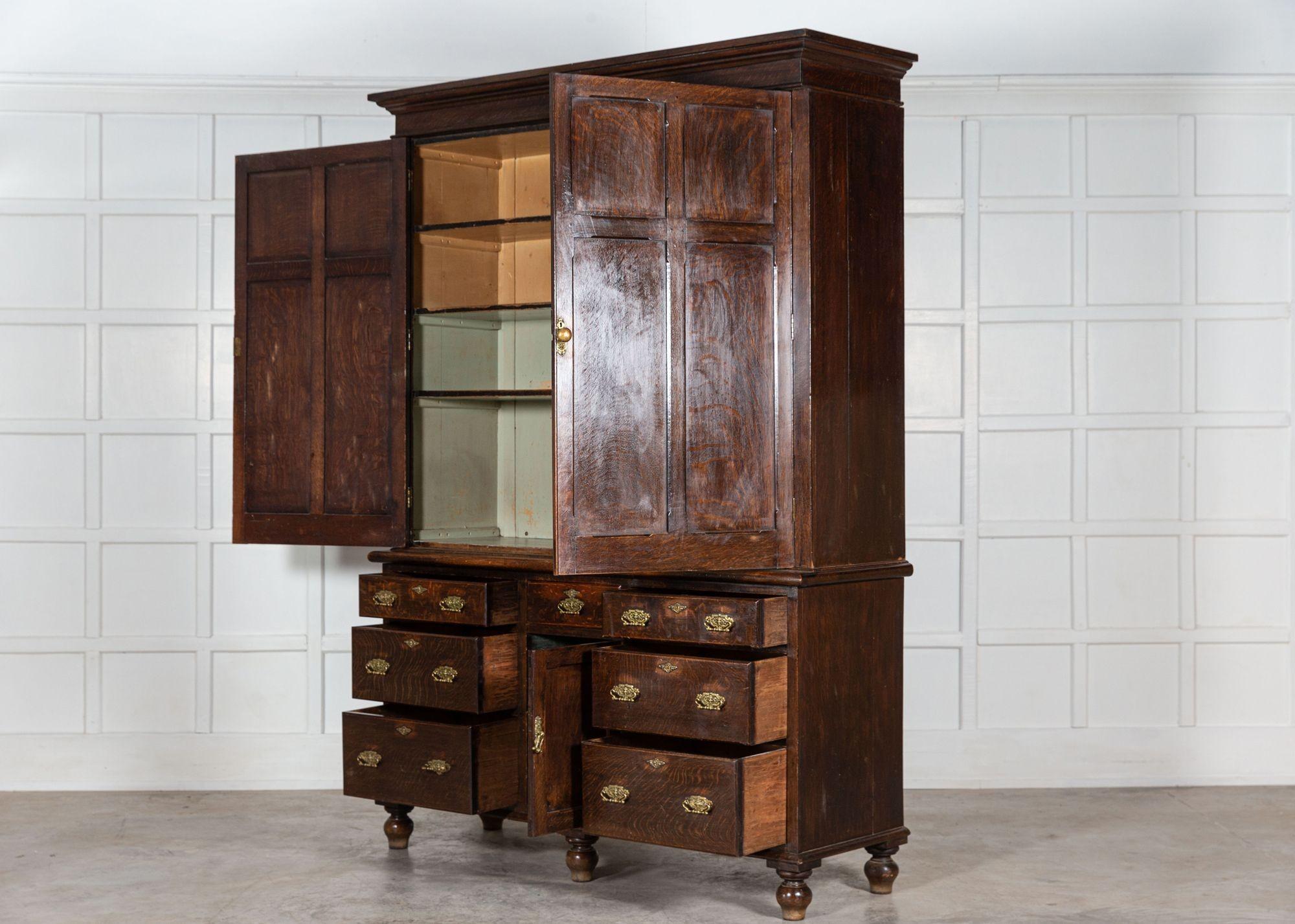 XIXe siècle Grande armoire de ménage en chêne anglais du 19e siècle en vente