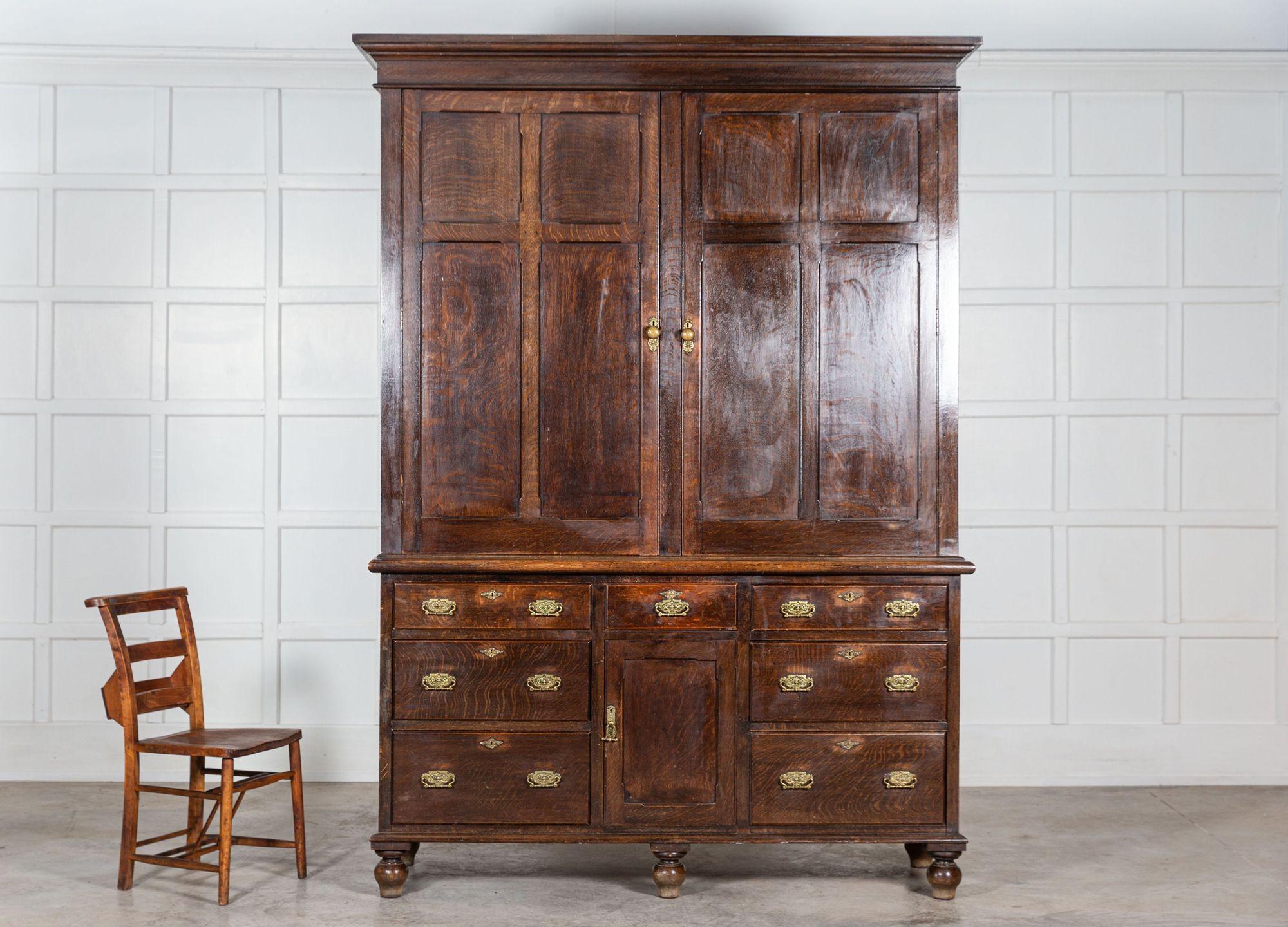Chêne Grande armoire de ménage en chêne anglais du 19e siècle en vente