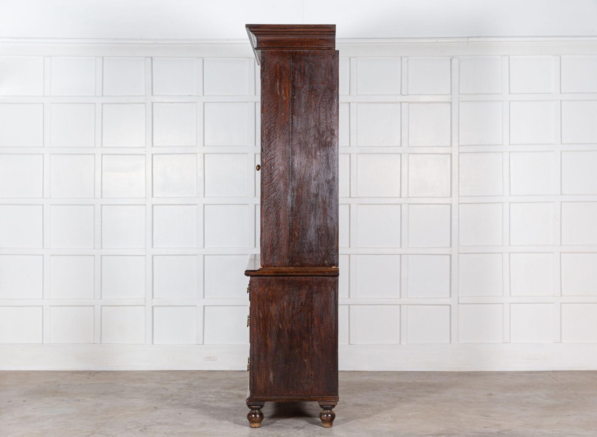 Grande armoire de ménage en chêne anglais du 19e siècle en vente 3