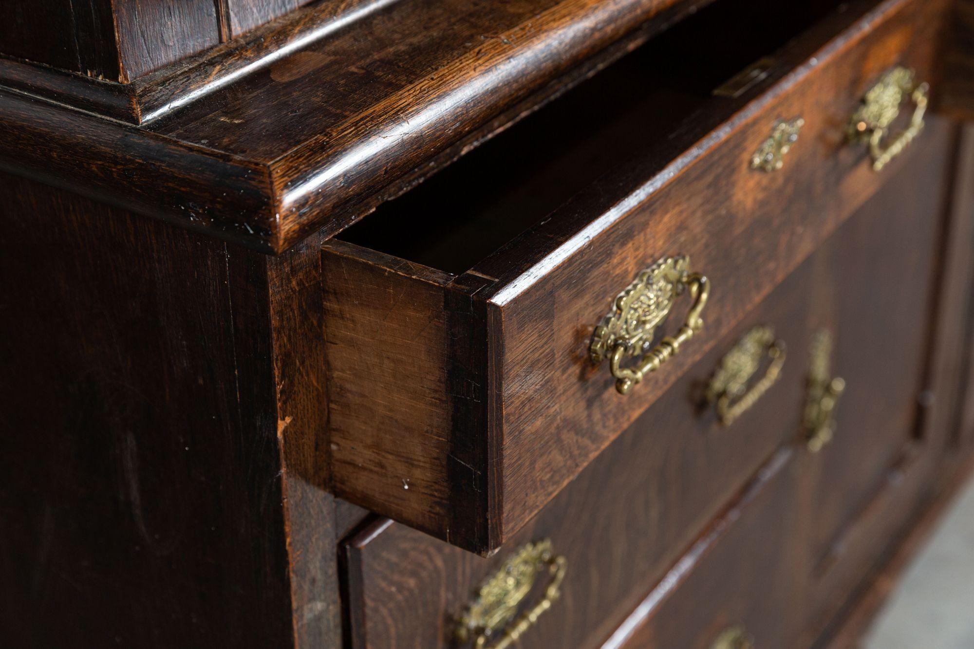 Grande armoire de ménage en chêne anglais du 19e siècle en vente 4