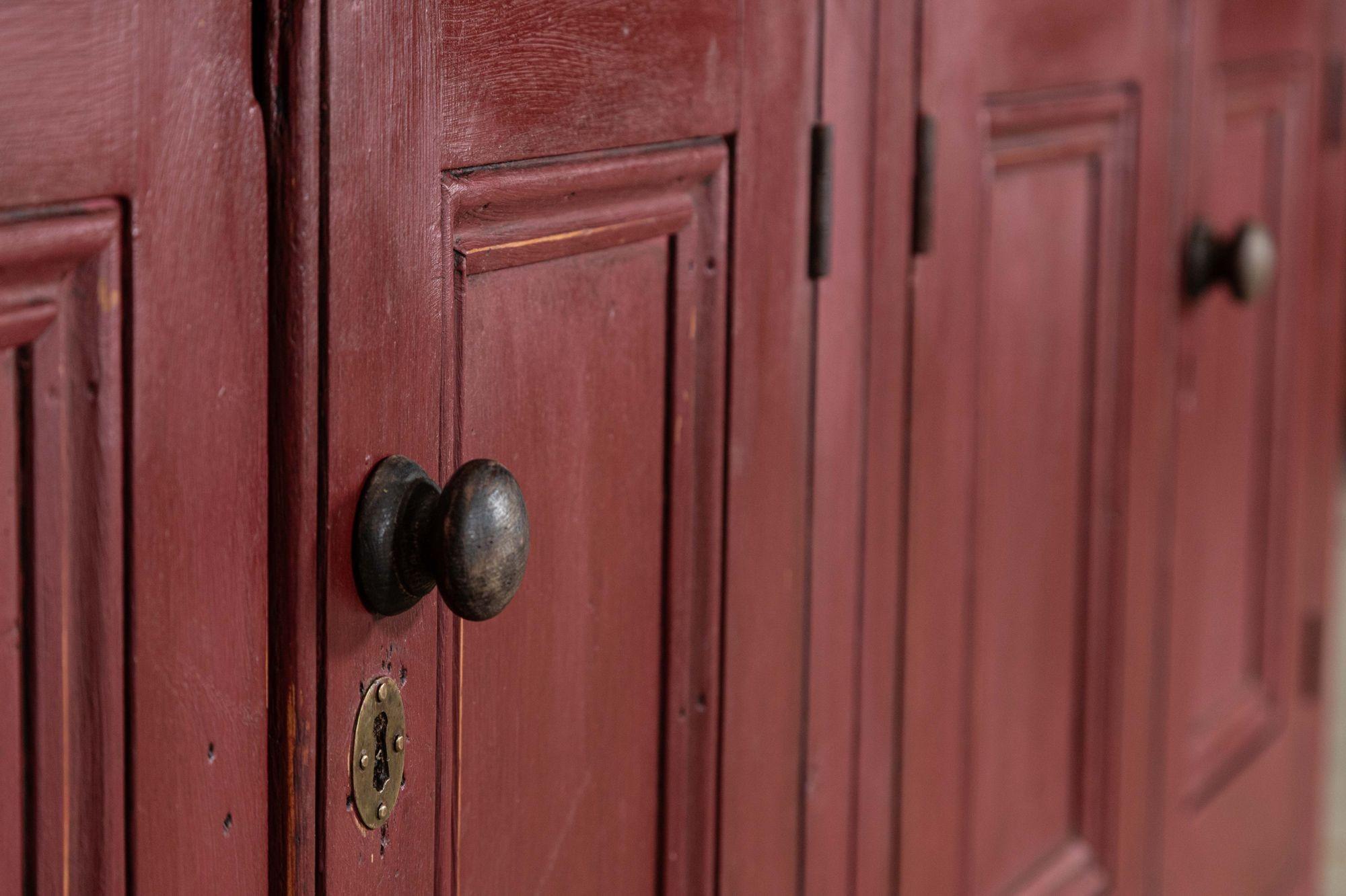 Grande cassettone inglese in pino dipinto del XIX secolo in vendita 10