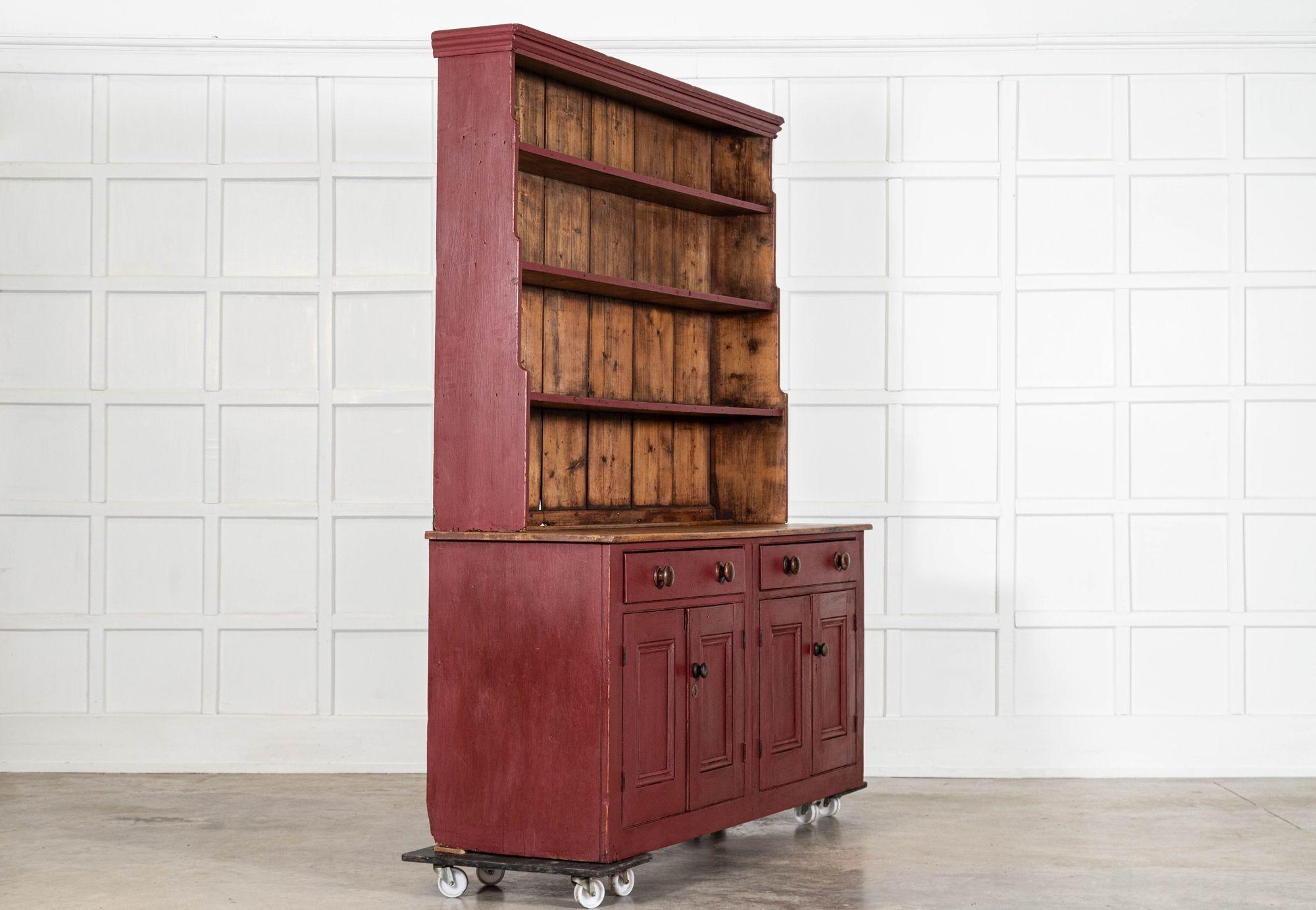 Grande cassettone inglese in pino dipinto del XIX secolo In condizioni buone in vendita a Staffordshire, GB