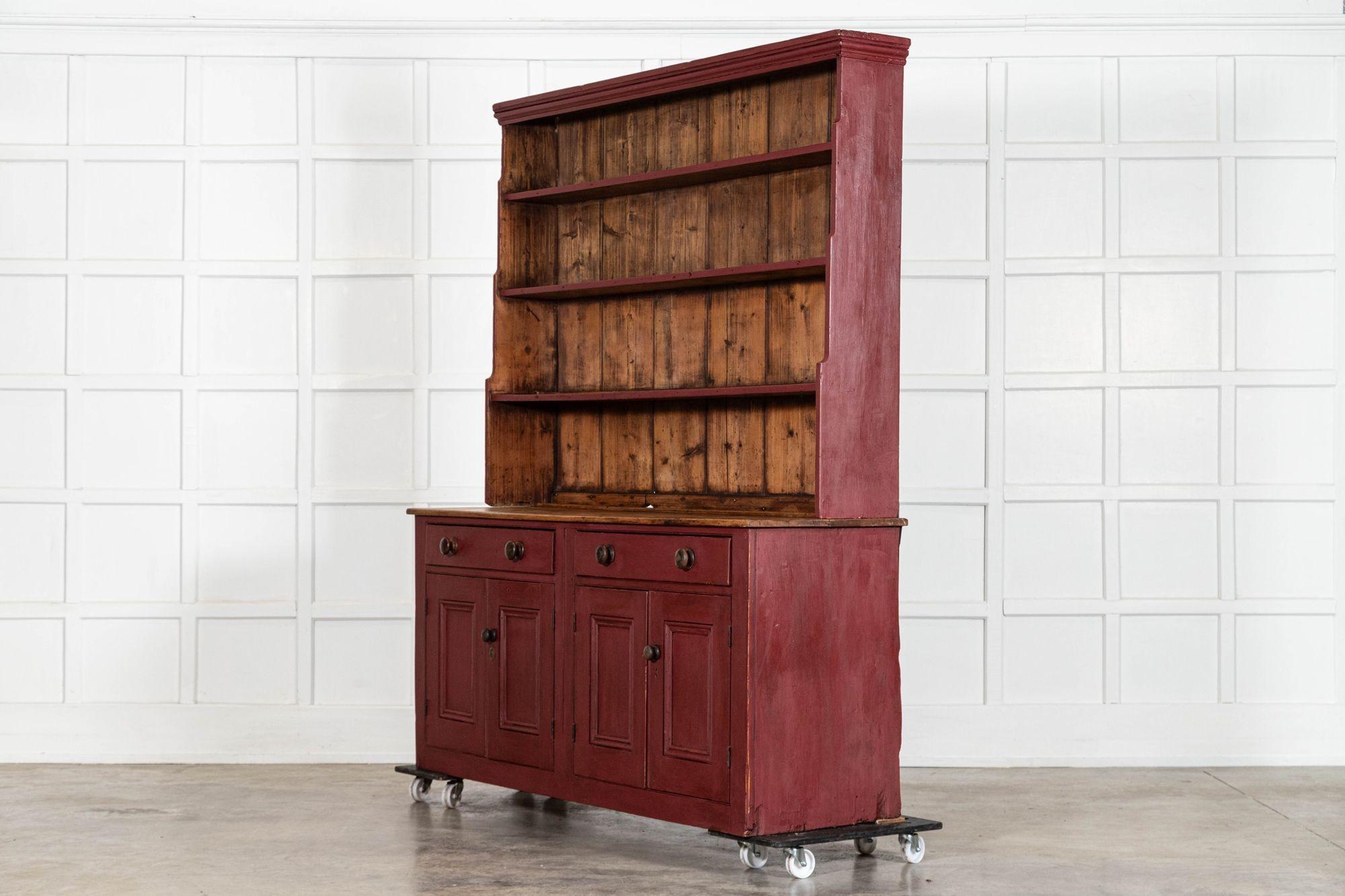 Grande cassettone inglese in pino dipinto del XIX secolo in vendita 1