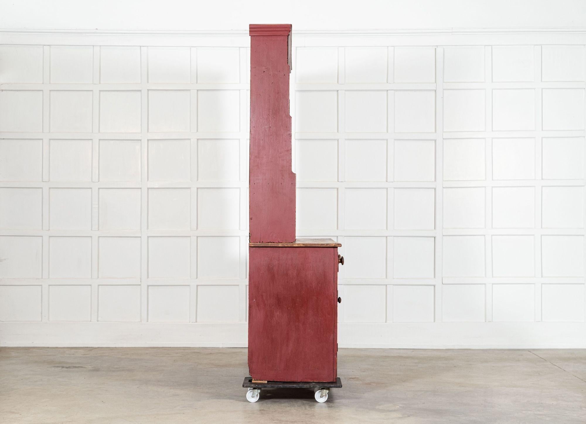 Grande cassettone inglese in pino dipinto del XIX secolo in vendita 3